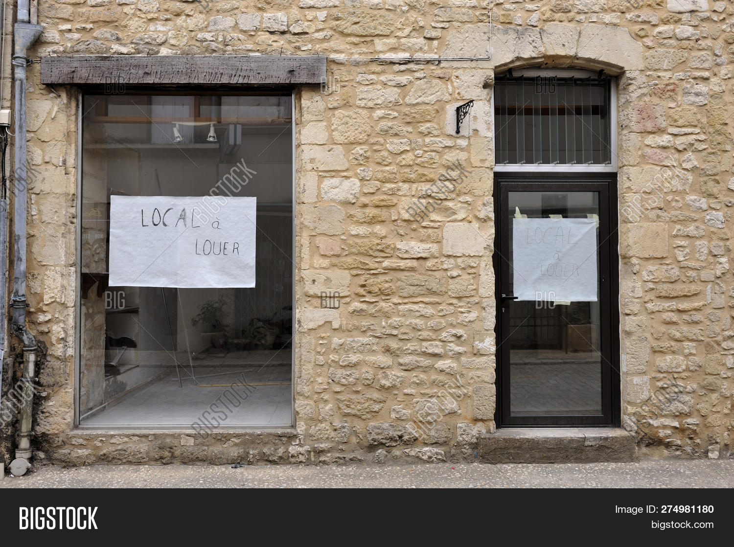 Europe,France,abandon,abandoned,advertisement,building,business,closed,commercial,crisis,door,economy,empty,estate,exterior,for,front,information,lease,let,nobody,premise,property,real,realty,rent,retail,shop,shopfront,sign,store,storefront,street,to,urban,vacancy,vacant,window