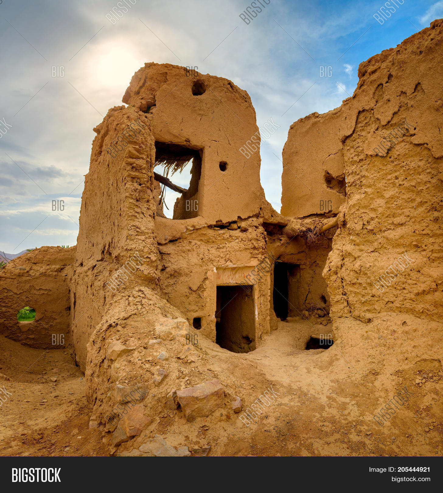africa,african,ancient,arab,architecture,aroosan,arusan,atlas,building,casbah,castle,city,clay,dasht-e,dates,desert,dry,exterior,fort,fortress,green,heritage,house,iran,kasbah,ksar,landscape,medieval,monument,moroccan,morocco,nature,oasis,old,palace,palm,plant,ruin,sahara,sand,site,sky,tourism,town,traditional,travel,tree,unesco,village