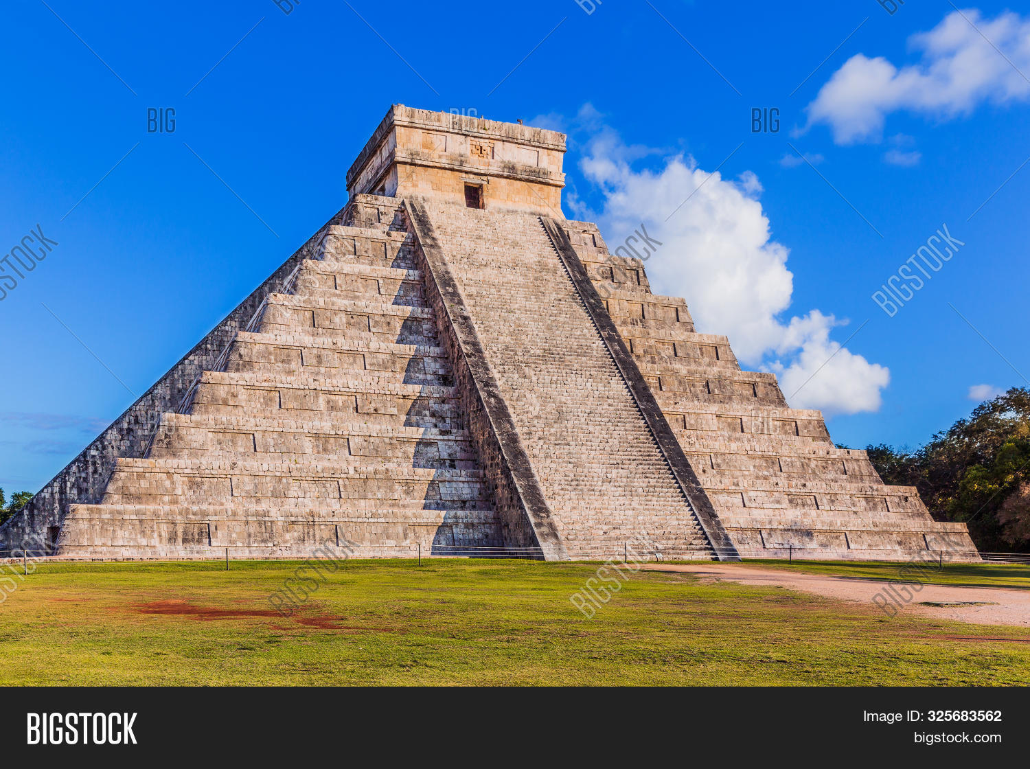 Chichen Itza, Mexico. Temple Of Kukulcan, Also Known As El Castillo ...