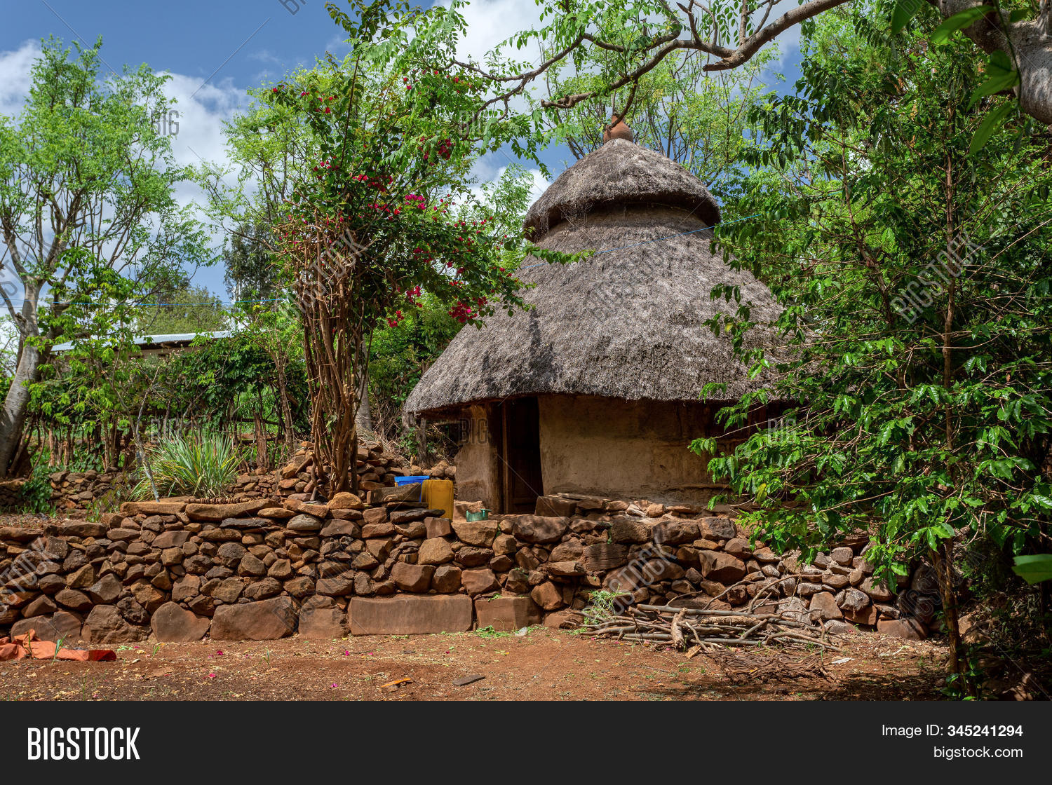 konso,karat,unesco,africa,ethiopia,nobody,village,traditional,african,house,tribe,ethnicity,countryside,rural,ethnic,tribal,ethiopian,culture,tourism,indigenous,hut,dwelling,living,standard,native,sights,sightseeing,outdoor,nation,attraction,nature,people,residential,poor,adventure,architecture,building,exploration,settlement,valley,omo,groups,primitive,colony,dirty,door,life,straw,tourist