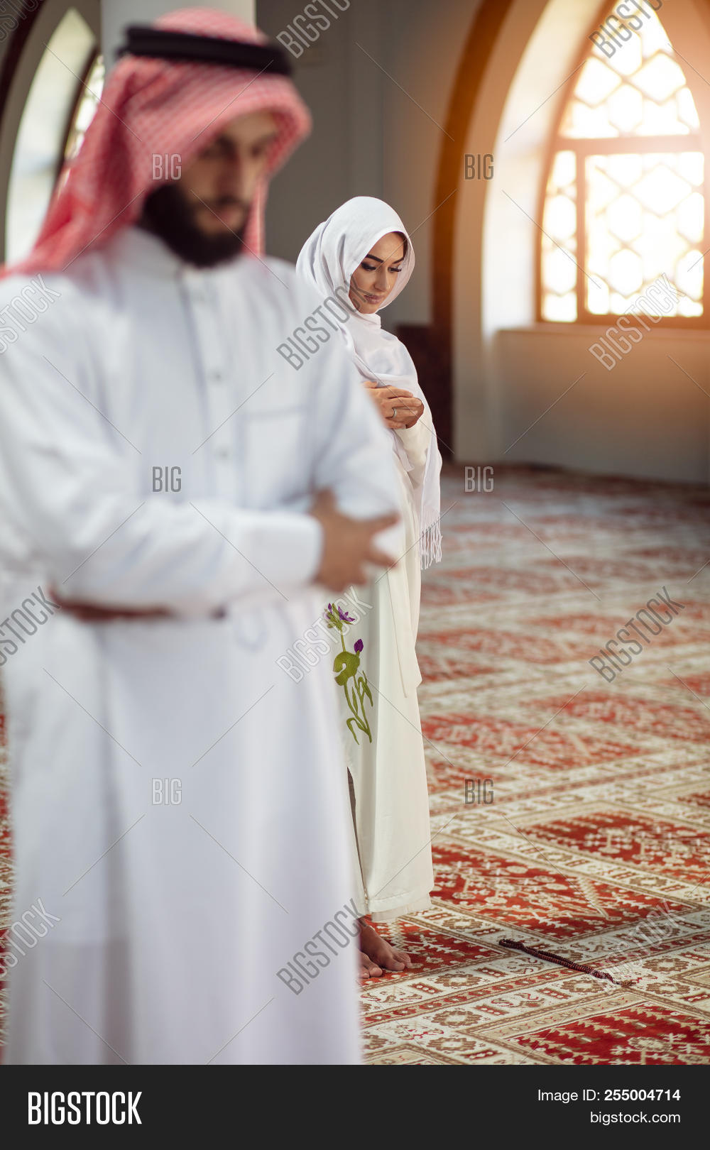 adult,allah,alone,arab,arabia,arabian,arabic,beard,couple,cultural,culture,dad,dress,eid,expression,family,father,female,group,hands,handsome,home,house,islam,islamic,life,lifestyle,male,man,mosque,mother,muslim,outside,parent,person,portrait,posing,pray,prayer,quran,ramadan,ramadhan,religion,religious,together,traditional,white,woman,young