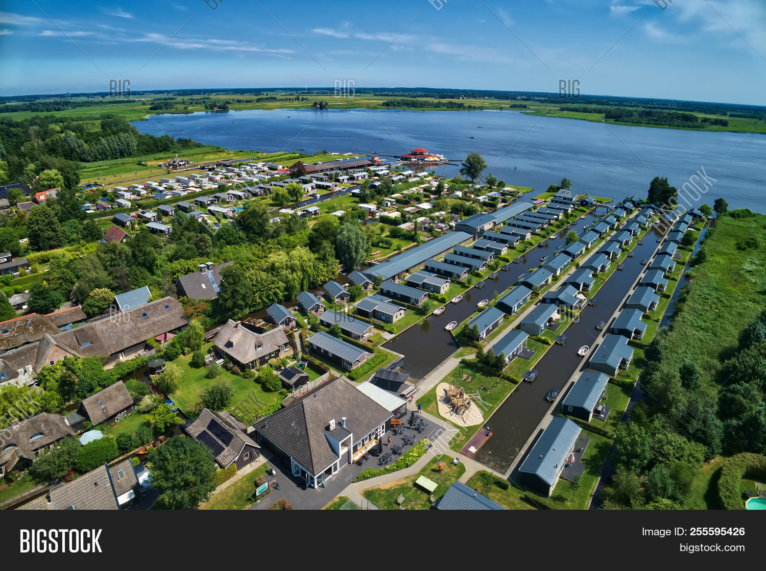 Architecture,Belt,Building,Canal,Charming,Cottage,Country,Countryside,Cozy,Craftsmanship,Culture,Dutch,Dwelling,Estate,Europe,Exterior,Giethoorn,Golden,Heritage,Holland,Home,Homely,House,Idyllic,Lifestyle,Netherlands,Old,Picturesque,Pretty,Property,Quaint,Real,Residential,Roof,Rural,Rustic,Scene,Scenic,Schutsloo,Thatch,Thatched,Tourism,Tradition,Traditional,Travel,Urban,Village,aerial,car,without