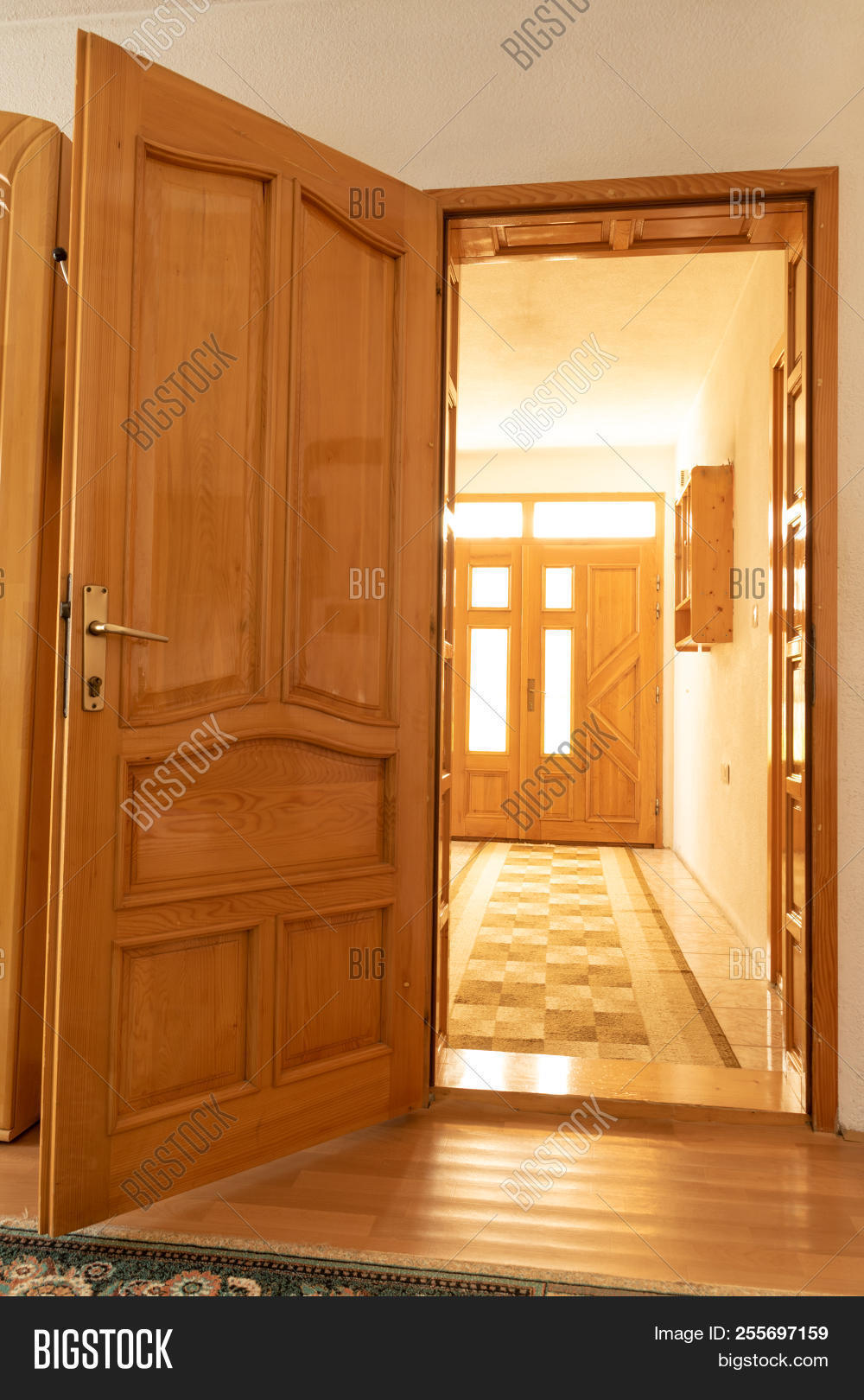 architecture,background,bright,classic,clean,concept,corridor,design,door,empty,entrance,exposure,floor,glossy,home,house,indoors,inside,interior,light,long,luxury,nobody,old,open,pattern,room,rug,space,vintage,wall,way:,white,wood,wooden
