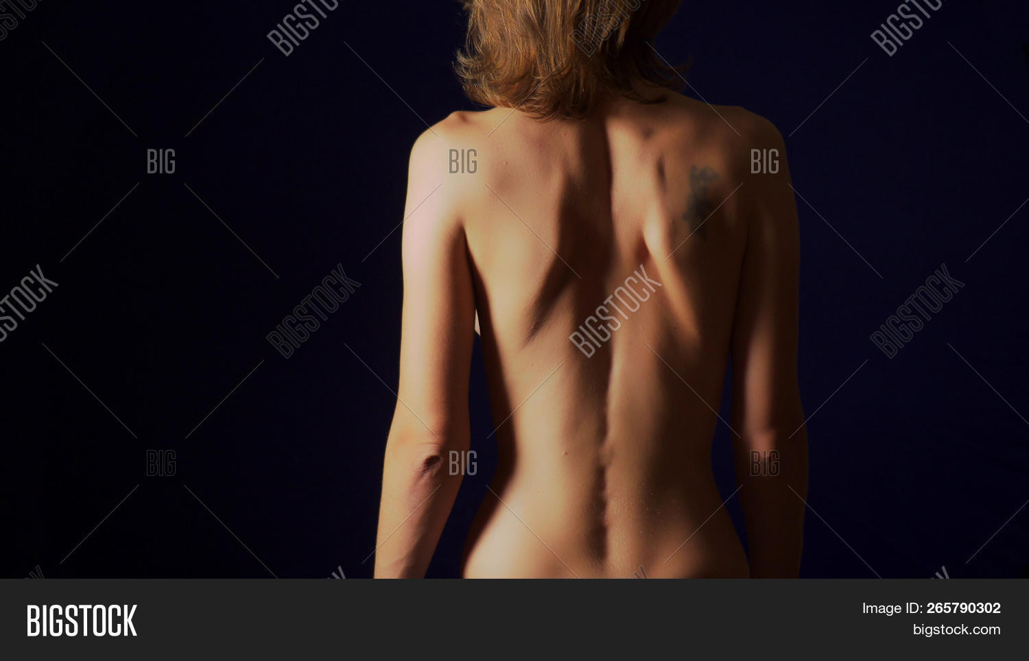 abuse,adult,alluring,anorexic,art,athletic,attractive,back,beautiful,beauty,black,body,caucasian,close-up,dark,details,elegant,emotion,fashionable,female,girl,graceful,health,lady,lean,loneliness,lonely,lovely,model,monochrome,muscles,naked,nude,pretty,rear,ribs,sad,sadness,sexy,shadow,silhouette,skin,slim,spine,studio,thin,vertebra,vogue,woman,young