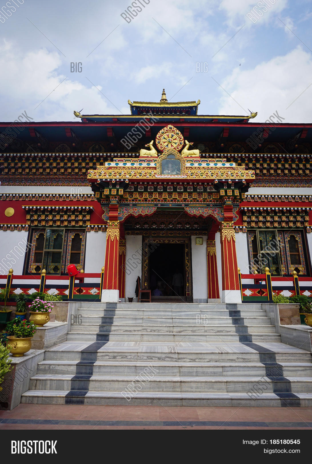 architecture,artistic,arts,asia,attraction,authentic,beautiful,bhutan,bhutanese,bodhgaya,buddhism,buddhist,buildings,color,colorful,community,cultures,decoration,design,details,drawing,exterior,heritage,india,local,monastery,old,ordain,painting,pray,religion,respect,rural,sacred,scenic,sightseeing,style,temple,tourism,traditional,travel,village,worship