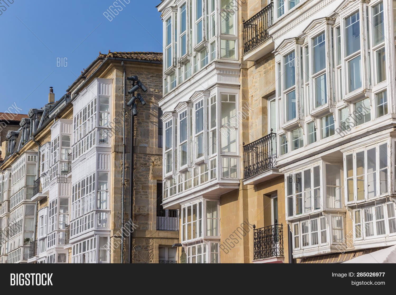 architecture,basque,bay,blanca,blue,building,capital,city,country,gasteiz,historic,historical,history,house,landmark,monument,old,plaza,sky,spain,spanish,square,travel,typical,virgen,vitoria,vitoria-gasteiz,window