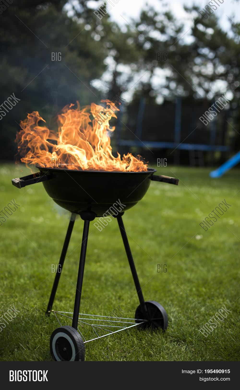 appliance,arbecue,background,backyard,bbq,bonfire,briquettes,broil,burning,burnt,campfire,charbroil,charcoal,cookout,danger,dangerous,dark,detail,embers,empty,fire,flaming,flammable,food,fried,grid,grill,grilled,grilling,high,hot,isolated,lunch,meat,nature,outdoors,party,picnic,restaurant,ribs,roast,roasted,roasting,sizzle,smoke,steak