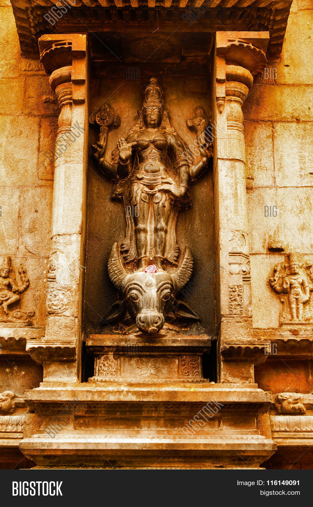 almighty,brihadeeswarar,conqueror,devi,durga,evil,famous,goddess,katyayani,mahachandi,mahishasura,mahishasura-mardini,mahishasuramardini,powerful,statue,temple,thanjavur,worship