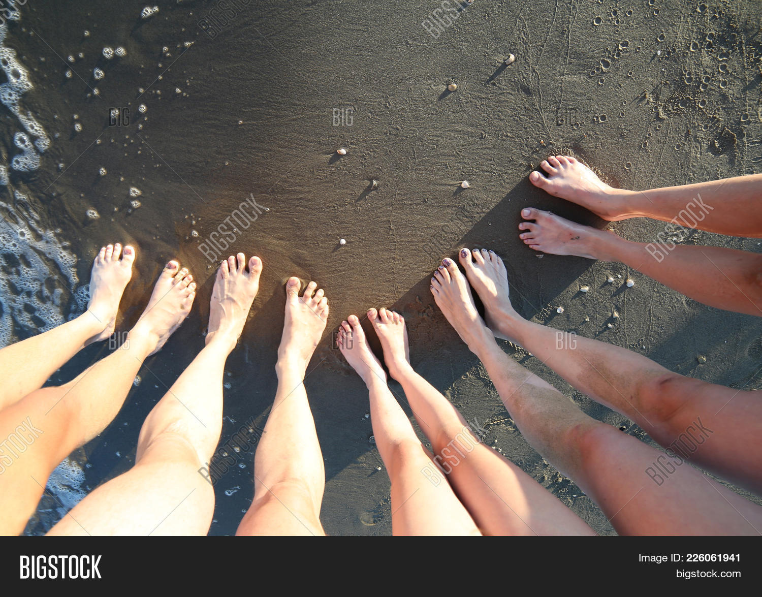 amity,baby,bairn,bare,barefeet,barefoot,barefooted,child,children,dad,daddy,family,father,feet,fellowship,foot,friend,friendship,generational,household,kid,leg,mom,mommy,mother,mum,mummy,people,person