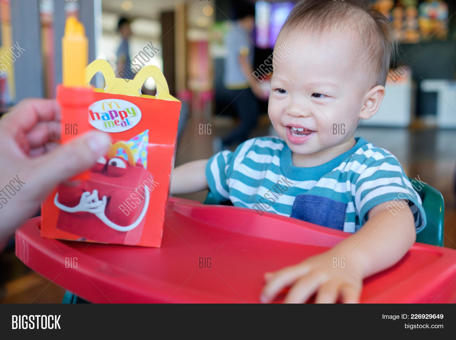 asian,baby,background,big,box,boy,chair,child,chinese,cute,dad,eating,editorial,fastfood,fat,father,food,french,fries,hamburger,high,infant,japanese,joy,junk,kid,korean,lunch,mc,mcdonald,meal,menu,packaging,parents,playing,preschool,restaurant,small,smile,snack,son,taiwanese,tasty,thai,toddler,toys,unhealthy