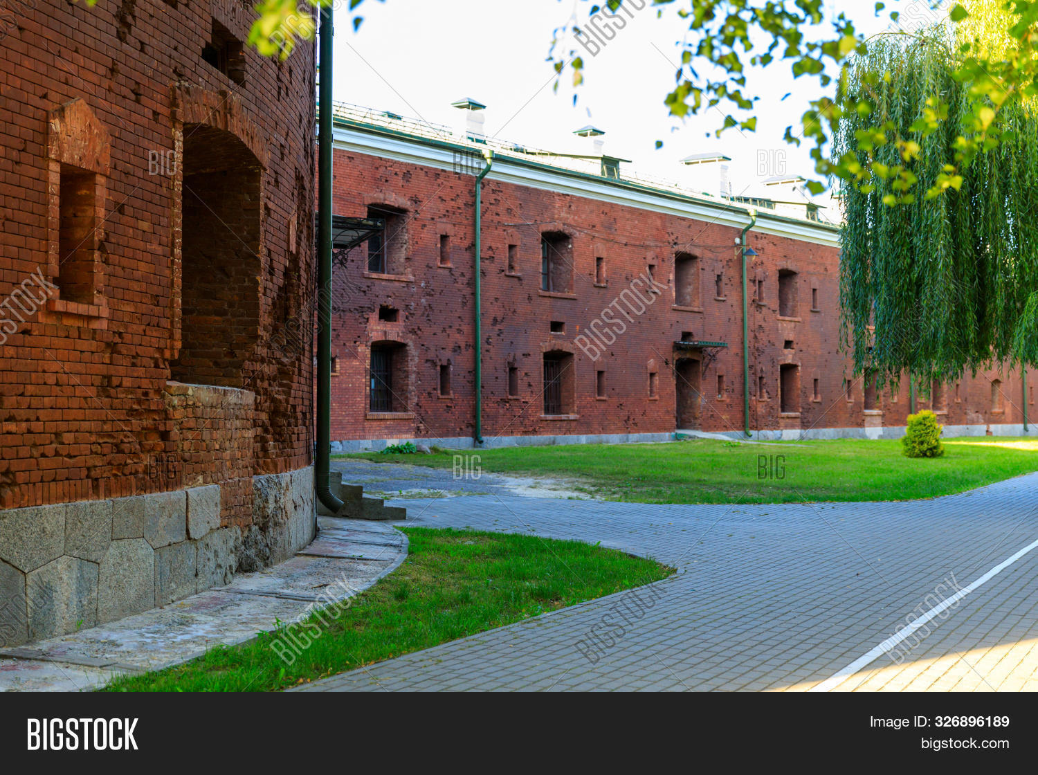 architectural,architecture,belarus,brest,brick,city,complex,ensemble,entrance,europe,fort,fortress,freedom,gate,great,hero,heroism,kholm,landmark,masonry,memorial,memory,monument,museum,nobody,obelisk,old,patriotic,patriotism,people,protect,red,ruins,russia,sadness,soviet,spring,star,stone,summer,symbol,tourism,travel,union,ussr,wall,war,world