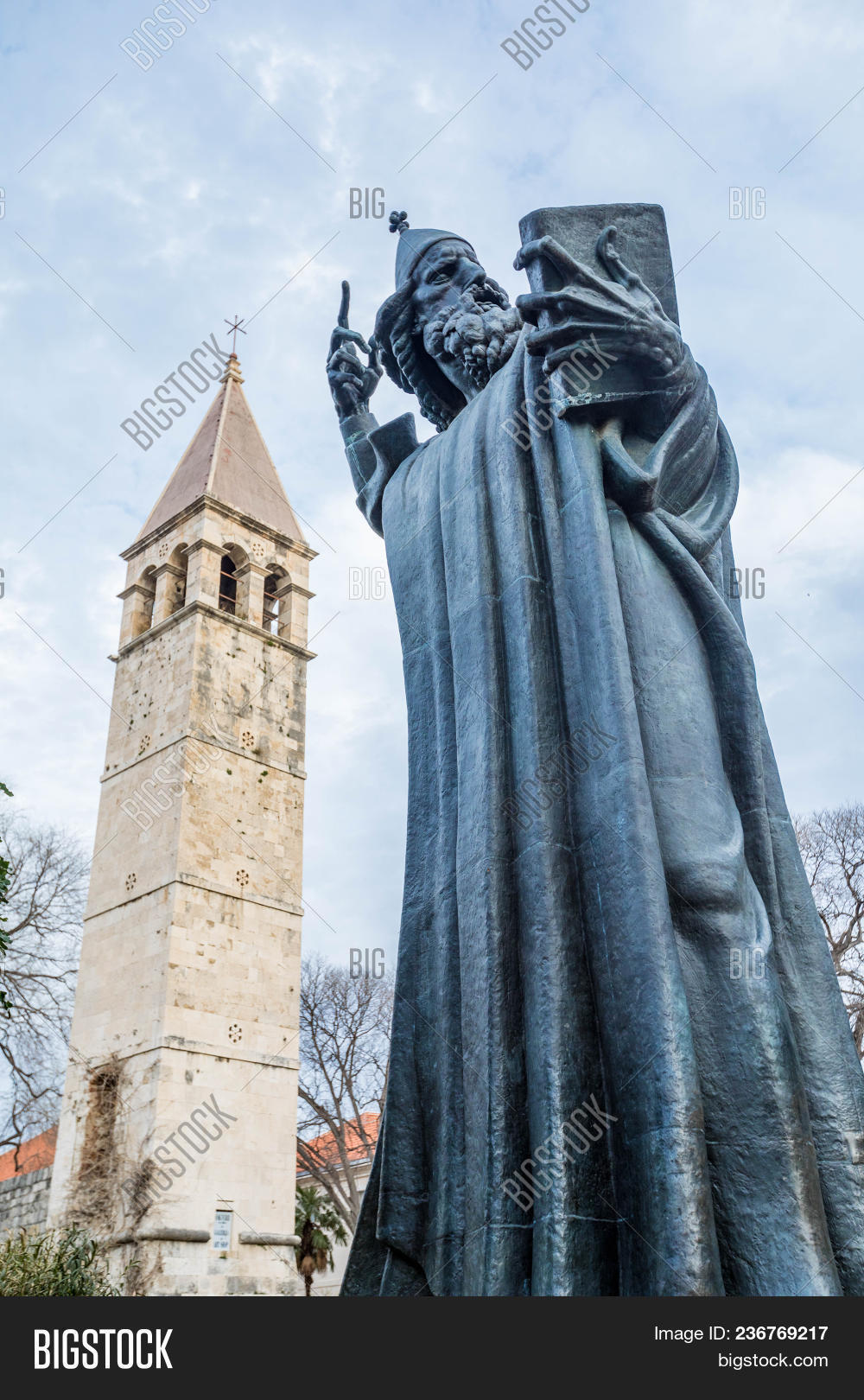architecture,art,attraction,balkan,bishop,catholic,christian,christianity,church,city,clear,clouds,croatia,croatian,cultural,culture,dalmatia,dalmatian,day,destination,detail,diocletian,europe,famous,figure,grgur,historic,historical,ivan,landmark,location,mestrovic,monument,monumental,ninski,outdoor,outside,religious,sculpture,sky,split,statue,tourism,tourist,tower,travel,unesco,vacation,yugoslavia,yugoslavian