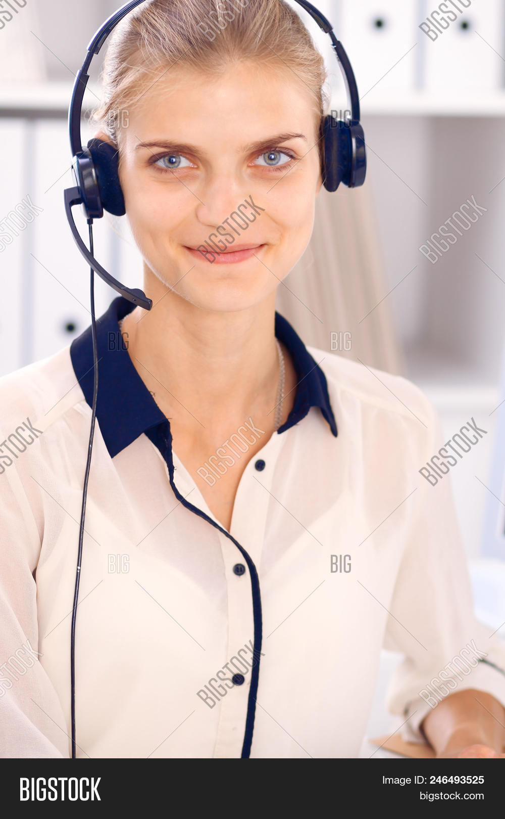 25-29,agent,beautiful,blonde,business,businesswoman,call,caucasian,center,communication,confidence,consultant,customer,desk,executive,face,girl,happy,headphone,headset,help,helping,home,joy,microphone,office,one,operator,people,phone,secretary,service,smiling,staff,successful,support,talking,telemarketing,telephone,telesales,woman,working,workplace,young