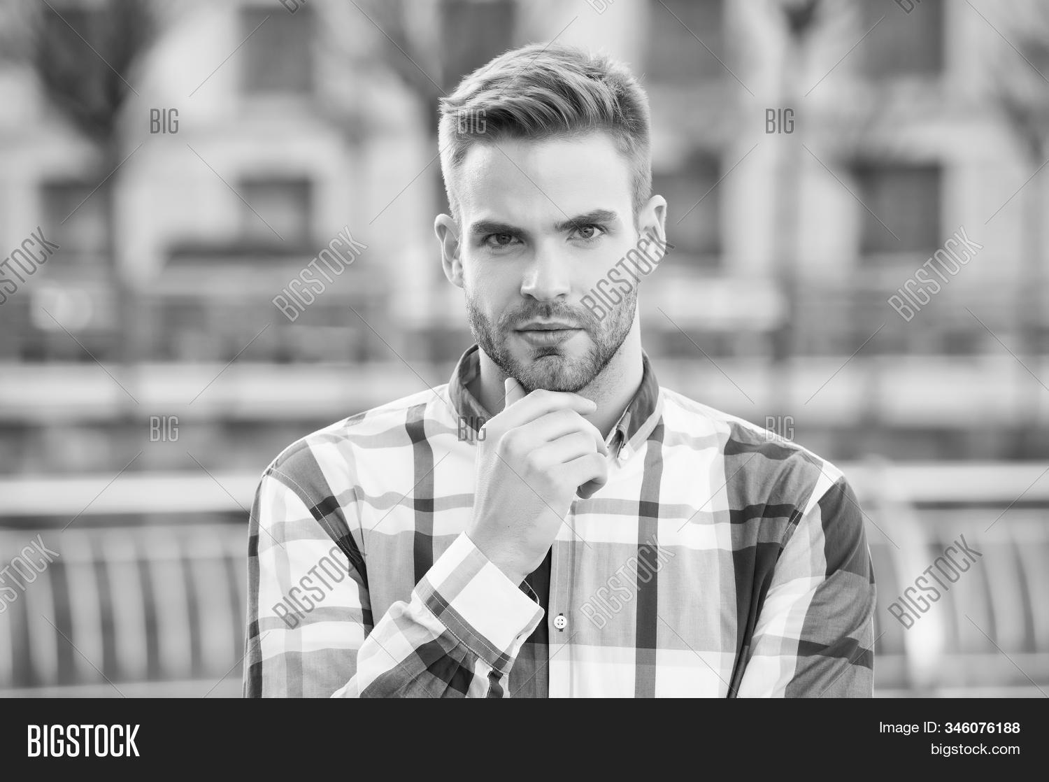 beard,bearded,grooming,man,guy,barber,barbershop,unshaven,mustache,moustache,face,facial,skin,skincare,hair,hairy,cut,cutting,trim,trimming,shave,shaving,aftershave,haircut,hairdo,caucasian,handsome,adult,person,attractive,casual,stubble,stylish,styling,hairstyling,hairdresser,hairdressing,texture,shape,salon,parlor,outdoor,summer,urban,background