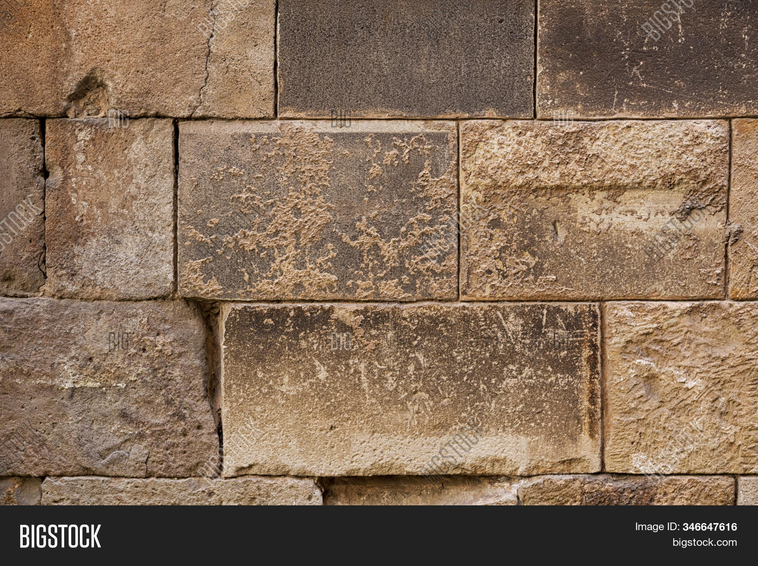 brick,wall,background,texture,old,grunge,vintage,stone,block,pattern,structure,wallpaper,urban,surface,rough,concrete,ancient,antique,cement,brown,brickwork,retro,aged,crack,tidy,joint,orange,yellow,rectangular,rectangle,close,up,close-up,beautiful