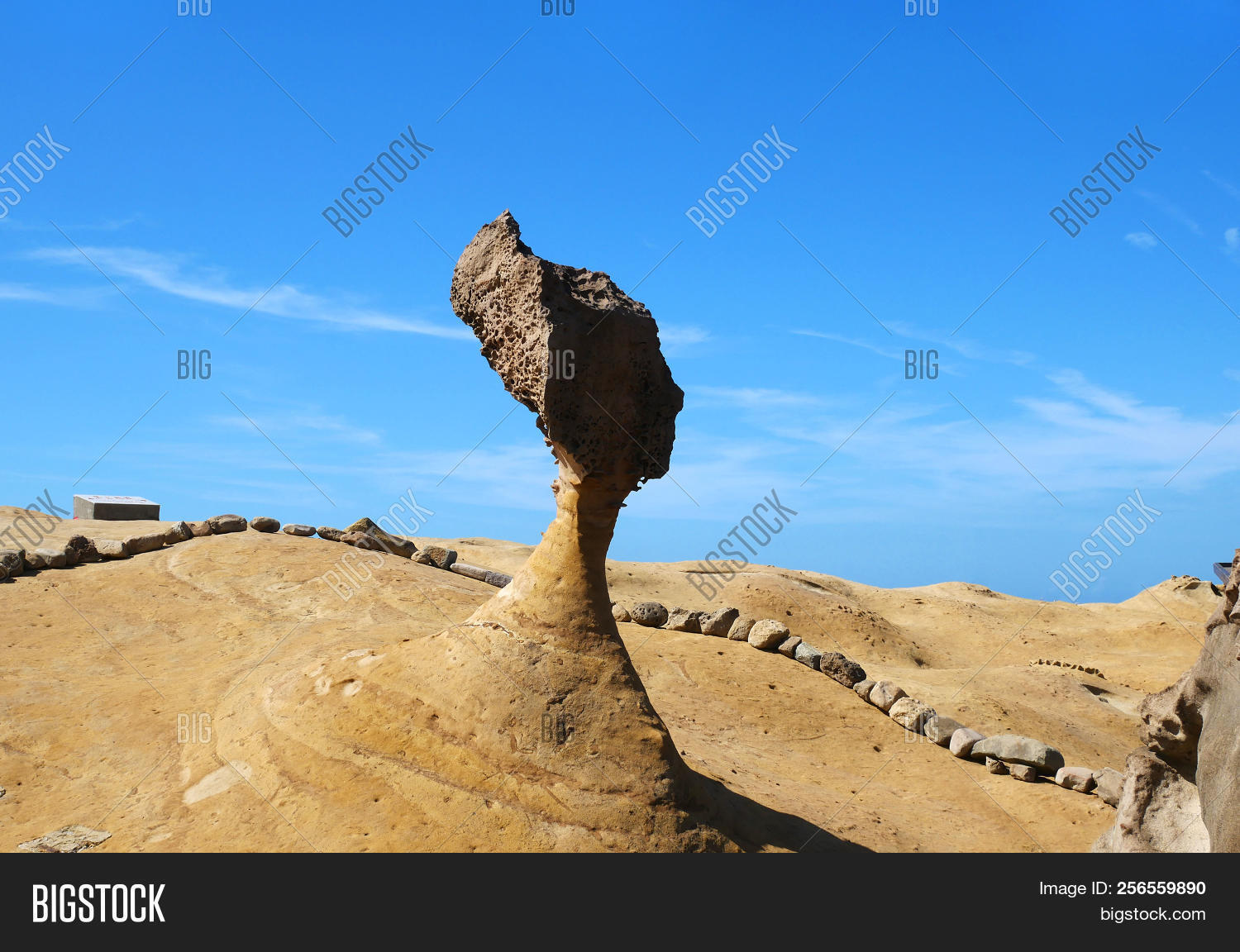 asia,beach,beauty,blue,carved,coast,erosion,face,facial,female,geological,geology,geopark,head,lady,landmark,landscape,neck,outdoors,park,queen,rock,sand,scenery,sculpture,sea,shape,shore,sky,stone,taipei,taiwan,tourism,tourist,travel,wanli,wind,woman,yehliu