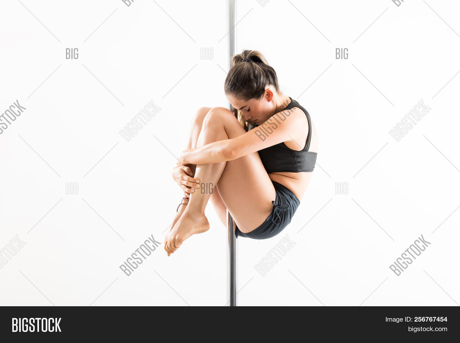 30s,Acrobatic,Active,Adult,Athletic,Background,Balance,Concentration,Cutout,Dance,Dancer,Dancing,Energetic,Exercise,Fitness,Flexibility,Focused,Full,Grace,Healthy,Hispanic,Hugging,Inspiring,Knee,Latin,Leisure,Length,Lifestyle,Mid,Move,One,Person,Pole,Pose,Practicing,Rehearsal,Rehearsing,Sensuous,Skill,Sportswear,Strength,Striptease,Studio,Vitality,White,Woman,Workout