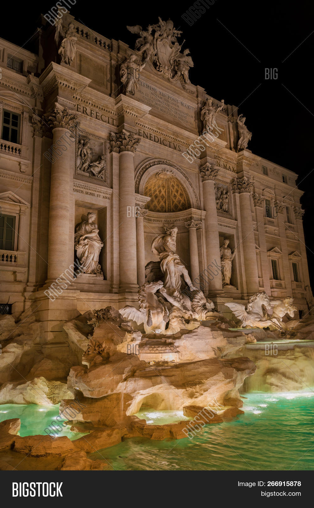 architecture,art,baroque,basin,cascade,column,dark,deity,europe,evening,facade,fountain,god,horse,illumination,italian,italy,landmark,light,majestic,marble,monument,monumental,mythology,niche,night,ocean,palace,pool,rock,roman,rome,sculpture,sea,statue,symbol,tourism,travel,triton,water,wonder