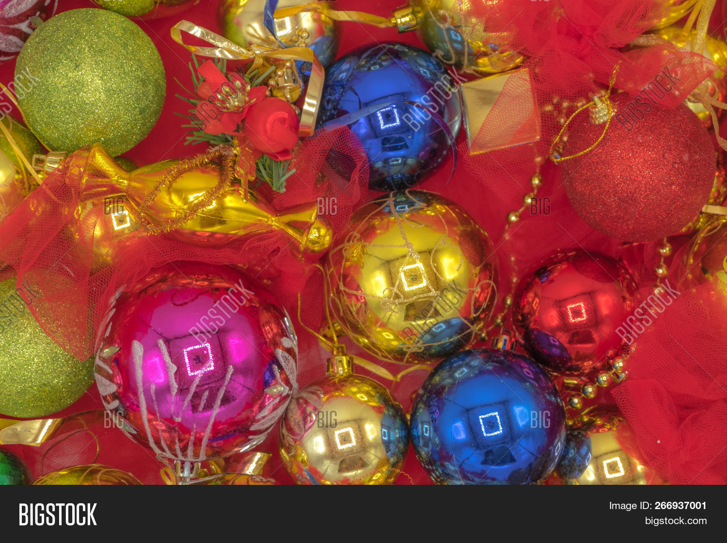 Background Red Rose Gold Christmas Wallpaper