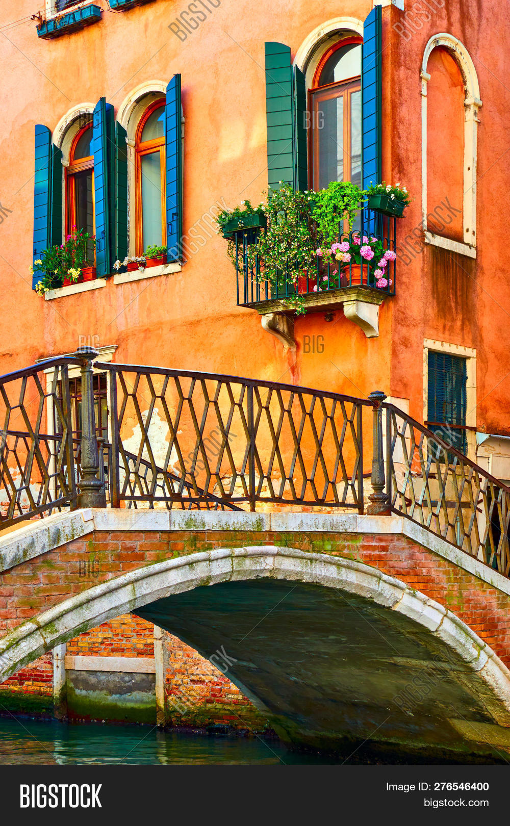 arc,arch,architecture,beautiful,bridge,building,canal,city,cityscape,color,colorful,day,daytime,europe,european,famous,flowerpots,flowers,house,italian,italy,landmark,nobody,old,orange,perspective,picturesque,red,romantic,scene,scenery,small,tourism,town,travel,venetian,veneto,venice,view,water,window
