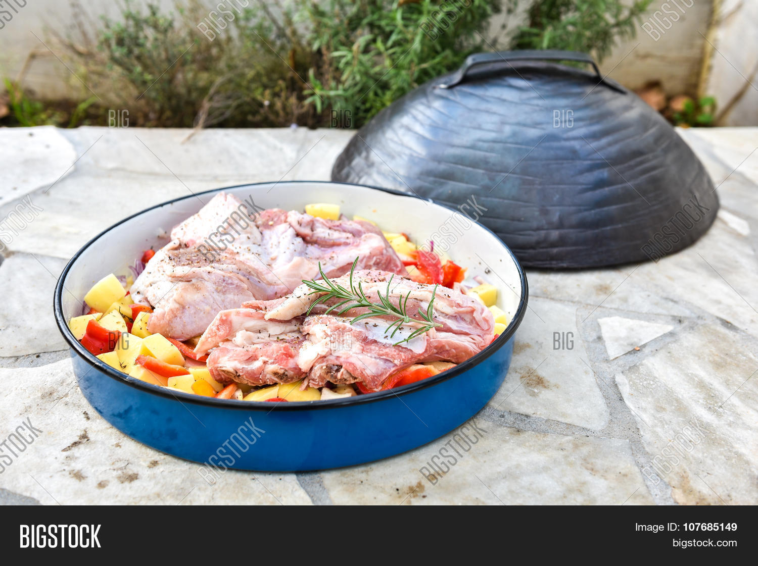 baking,bbq,beef,cook,cooked,cooking,croatia,croatian,cuisine,dinner,dish,eat,fire,food,fresh,gourmet,grill,grilled,healthy,hot,lamb,lid,lunch,meal,meat,mediterranean,national,old,onion,organic,peka,people,podpeka,pork,portugal,potato,restaurant,roast,roasted,rustic,sac,sach,sache,served,tourism,traditional,travel,veal,vegetable