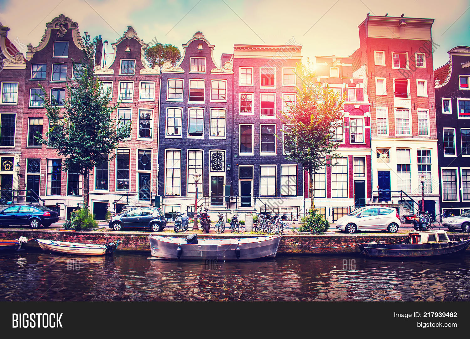 amsterdam,architecture,art,bicycle,boat,bridge,buildings,canal,capital,cars,city,culture,dutch,europe,evening,famous,history,holland,house,light,netherlands,old,outdoors,reflection,row,scene,street,sun,sunset,tourism,traditional,travel,urban,water