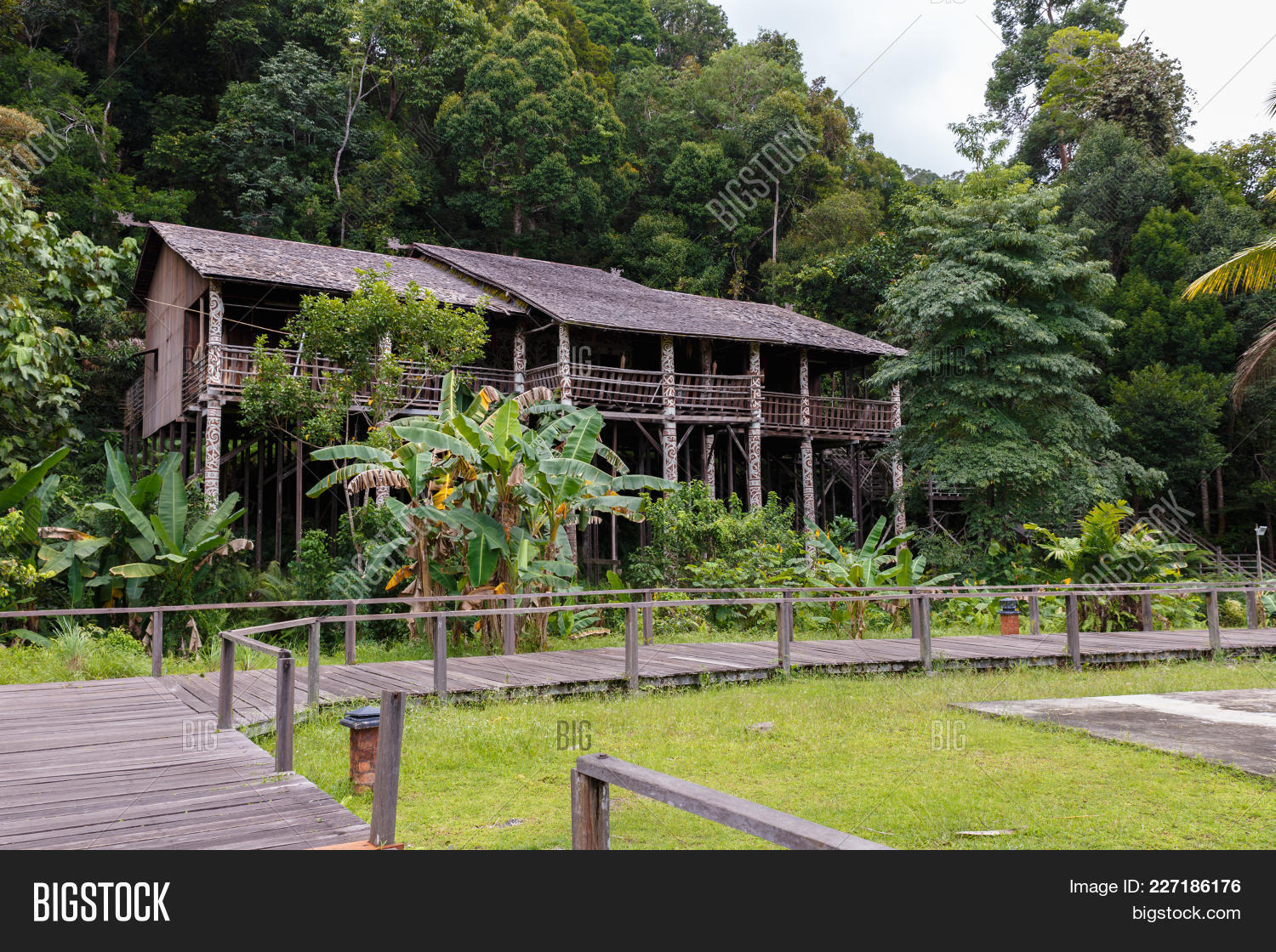 architect,architecture,arts,bidayuh,blowpipe,borneo,building,chief,community,countryside,cultural,culture,dayak,exotic,forest,headhunter,historic,historical,history,house,hunter,hunting,iban,jungle,kalimantan,longhouse,malaysia,malaysian,natural,nature,nomadic,orangulu,poison,remote,rural,sabah,sarawak,settlement,tradition,traditional,tribe,village,villager,warrior,wild,wilderness,wood,wooden