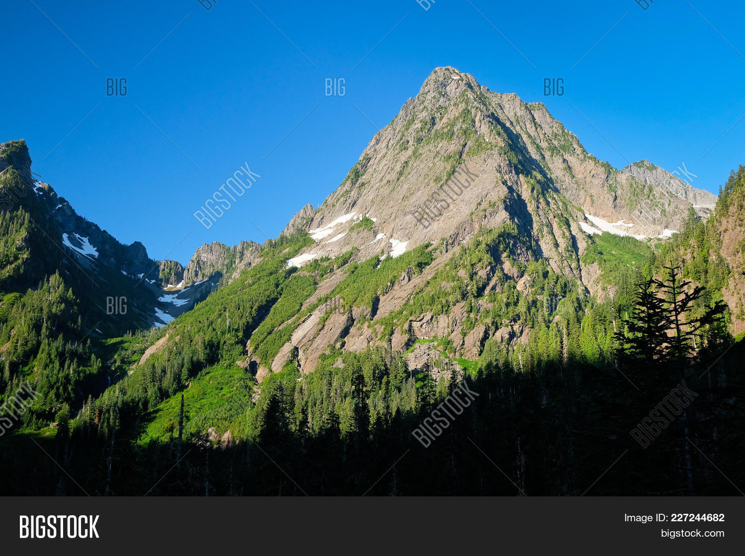 Adventure,Alpine,Alps,Beauty,Climbing,Explore,Glacier,Headlee,Hike,Hiking,Landscape,Loop,Mountaineering,National,Nature,Park,SPERRY,Summit,Travel,Trees,View,Vista,Washington,Wild,Wilderness,backcountry,backpacking,beautiful,cascade,crest,mountain,north,northwest,outdoor,pacific,panorama,peak,recreation,scenic,tourism,trail,trekking,vacation,valley,vesper