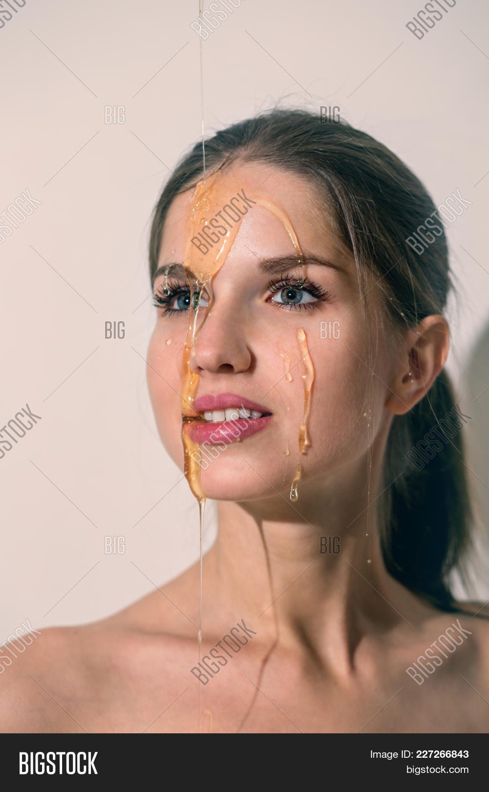 anti-aging,antioxidant,beauty,body,care,cleanse,closeup,copy,cosmetic,cosmetology,face,facial,fashion,female,flowing,food,girl,health,honey,human,life,lift,light,makeup,mask,massage,model,moisturize,natural,organic,pour,procedures,remedy,shadow,skin,skincare,smiling,spa,space,still,studio,sweet,therapy,treatment,vertical,woman,young