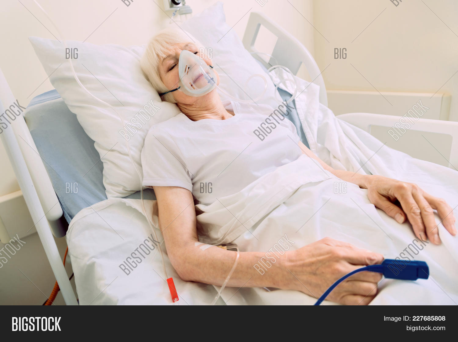 adult,age,aged,aging,apparatus,baby,bed,boomer,breathing,clinic,elderly,female,finger,gas,generation,hand,healthcare,heart,ill,in,insurance,lady,lost,lying,machine,mask,mature,medical,medicine,monitoring,old,oximeter,oxygen,patient,pension,pensioner,pulse,recovery,respiratory,retired,retirement,security,senior,social,society,supplier,traditionalist,treatment,woman