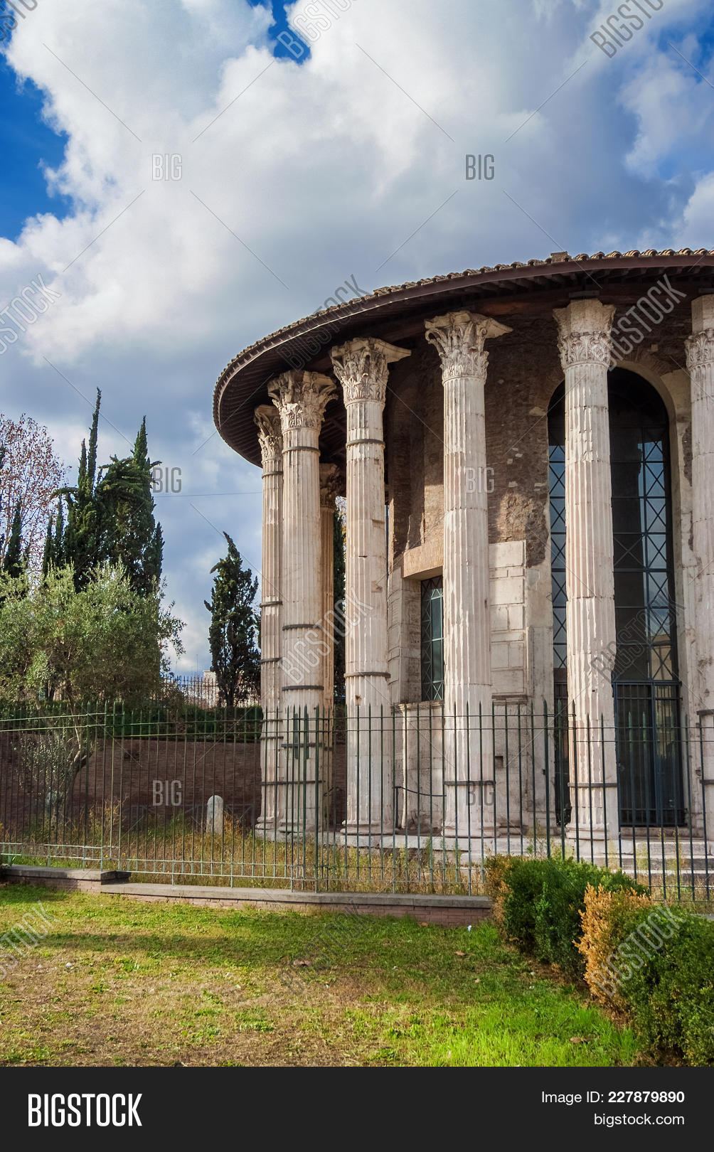 ancient,antique,antiquity,archeology,architecture,art,building,capital,cloud,column,cult,edifice,europe,forum,garden,grass,green,hedge,hercules,heritage,italy,marble,monument,old,pagan,park,past,religion,roman,rome,roof,round,ruins,sky,stone,structure,temple,tile,tree,victory,white