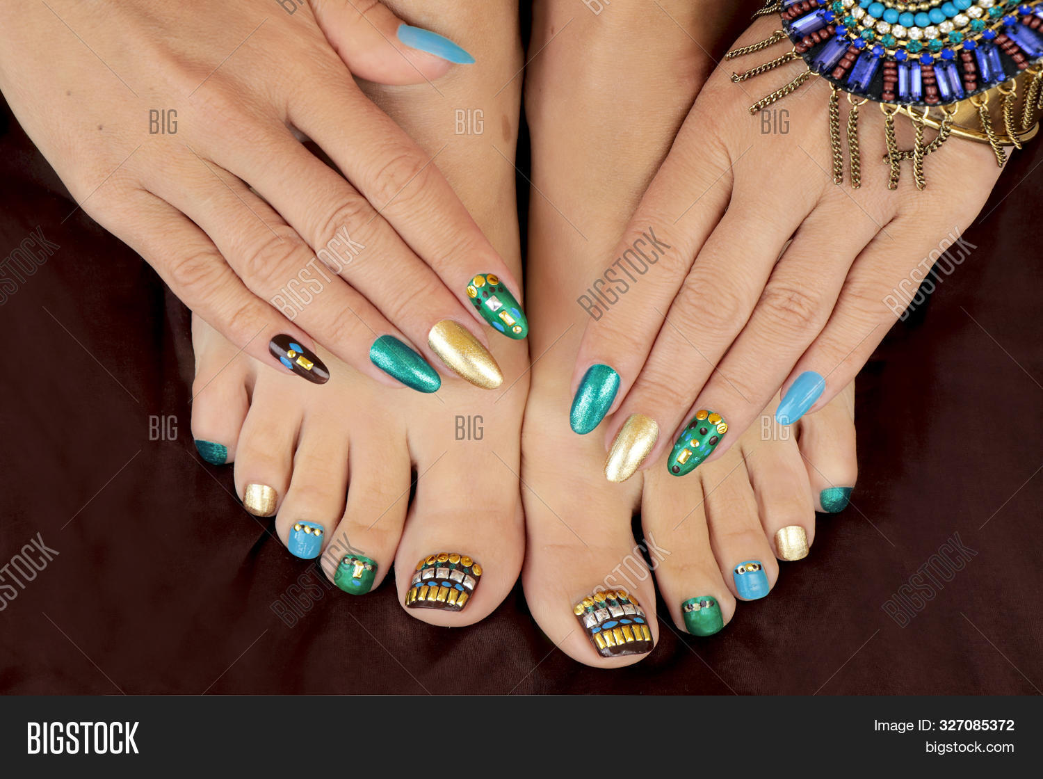 accessory,acrylic,art,artificial,background,beautiful,beauty,blue,body,bracelet,brown,colorful,creative,design,extensions,false,fashion,feet,female,finger,foot,gel,golden,green,hand,jewelry,leg,long,manicure,metallic,mother-of-pearl,nail,oval,part,pedicure,polish,rhinestones,round,shiny,style,stylish,topcoat,trendy,turquoise,wallpaper,yellow