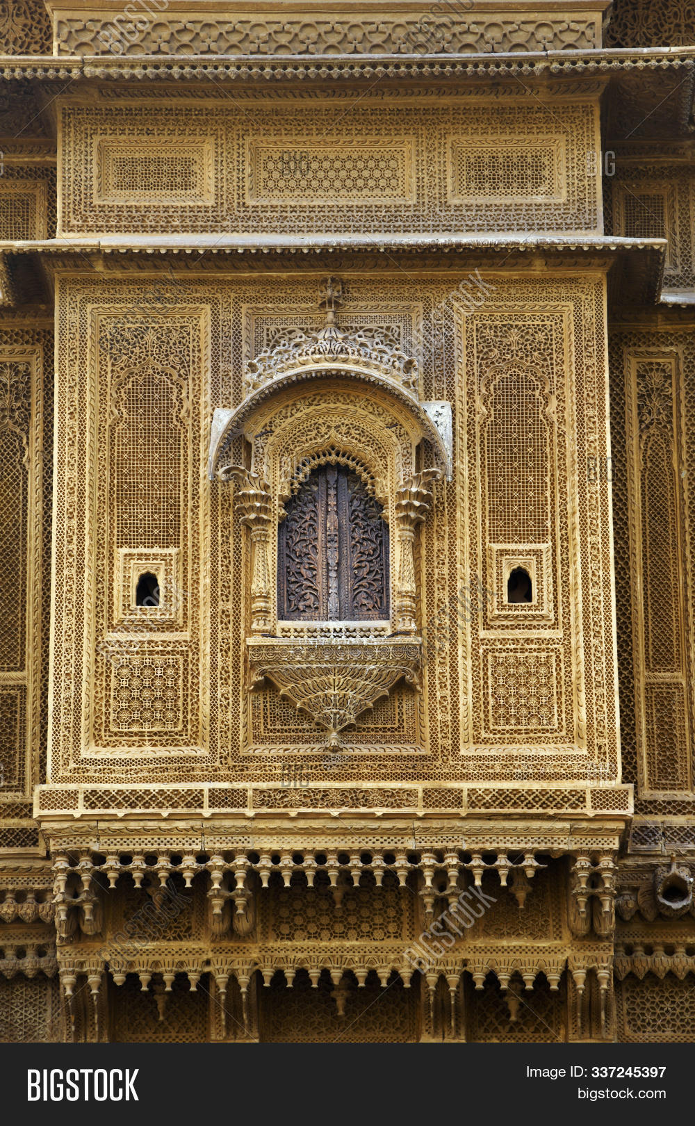 India,Jaisalmer,Rajasthan,ancient,arch,architectural,architecture,asia,asian,balcony,beautiful,building,carved,castle,city,craftsmanship,decorated,detail,facade,fort,front,golden,haveli,heritage,hindu,hinduism,historic,house,indian,ji,ki,landmark,nathmal,nathmalji,old,ornate,palace,patwon,rajput,sandstone,stone,tourism,town,traditional,travel,wall,window,yellow