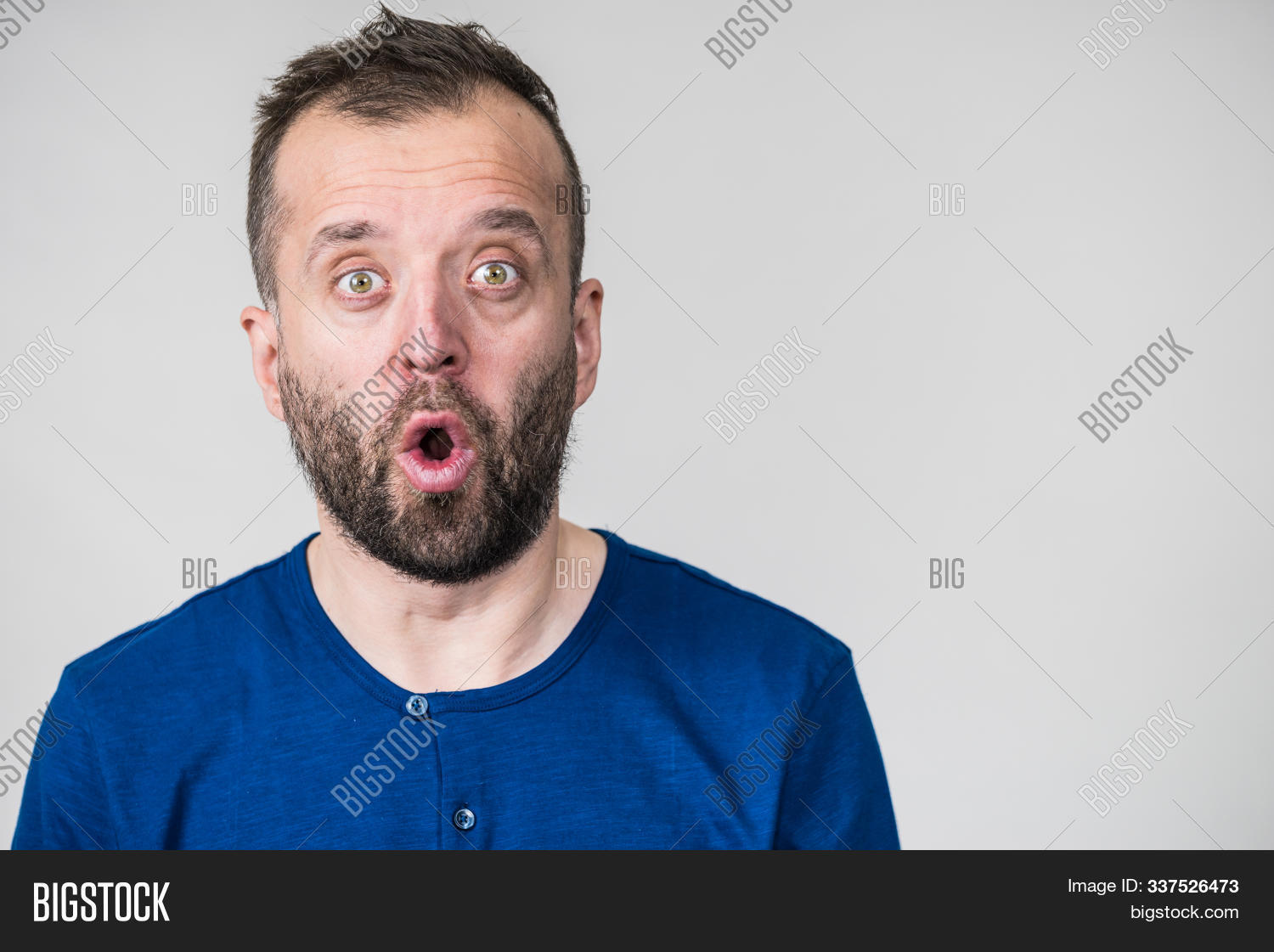adult,amazed,amazing,astonished,astonishment,bearded,expression,face,guy,man,mouth,portrait,reaction,shock,shocked,surprise,surprised,wonder,wow