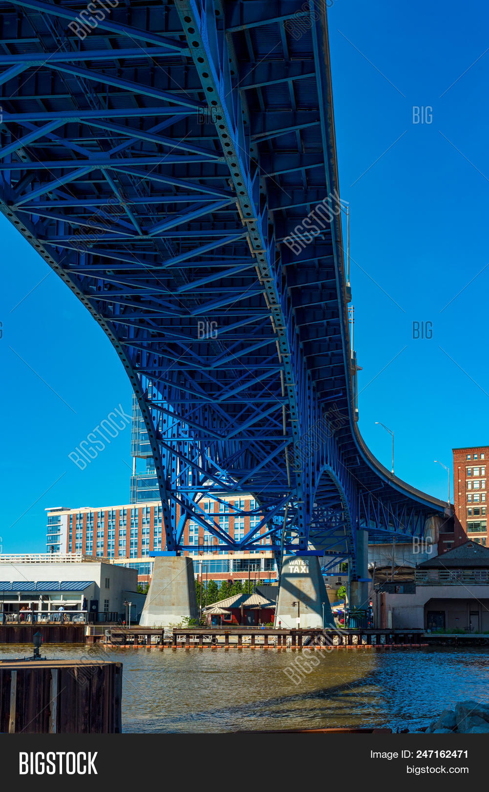 America,Cleveland,Cuyahoga,Ohio,USA,arches,architecture,avenue,blue,bridge,brown,buildings,business,city,cityscape,daytime,docks,downtown,flow,high,highway,infrastructure,landmark,long,main,outdoor,pier,pillars,river,scene,sky,structure,sunny,supports,transportation,travel,urban,vertical,water,white