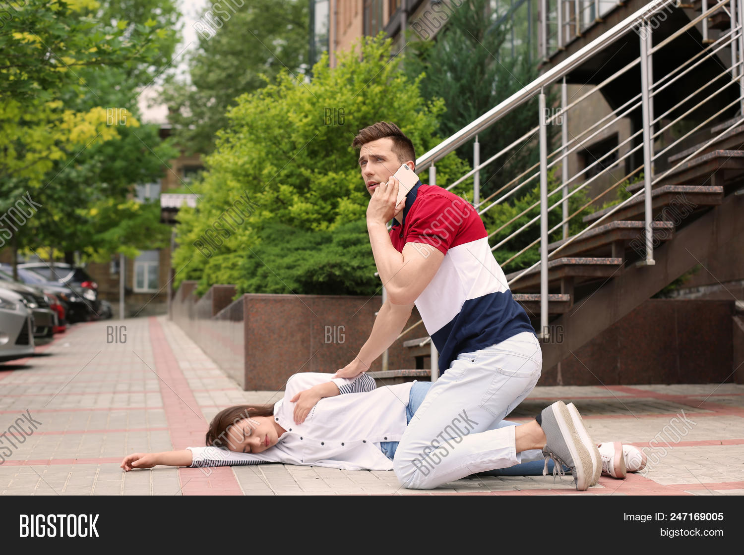 accident,ache,adult,ambulance,attack,calling,cardiac,cardio,cardiology,cardiovascular,care,caucasian,chest,disease,emergency,emotional,faint,female,having,health,heart,heartache,helping,helpless,hurt,infarct,male,man,medical,mobile,myocardial,outdoors,pain,passerby,pavement,people,phone,risk,sick,street,stress,stroke,symptom,unhealthy,unwell,woman,worried,young