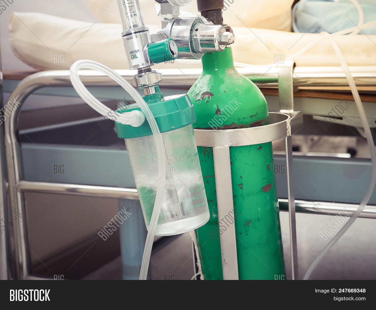 accident,aid,air,ambulance,balloon,bed,breathe,care,clinic,coma,cylinder,doctor,emergency,energy,equipment,flammable,gas,health,health-care,healthcare,healthy,help,hospital,illness,indicator,industrial,injury,insurance,lab,life,measurement,medical,medicine,o2,observation,oxygen,pain,paramedic,pneumonia,pressure,regulator,rescue,safety,sick,supply,tank,therapy,treatment,valve