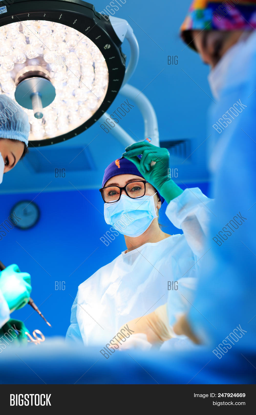 anesthetist,assistance,assistant,care,clean,clinic,cooperation,cotton,cure,disease,doctor,emergency,glove,group,health,hospital,machine,man,mask,medical,nurse,occupation,op,operate,operating,operation,pain,patient,professional,rescue,room,scrub,specialist,staff,sterile,surgeon,surgery,surgical,swap,team,teamwork,theater,theatre,treatment,uniform,wear,white,woman,work