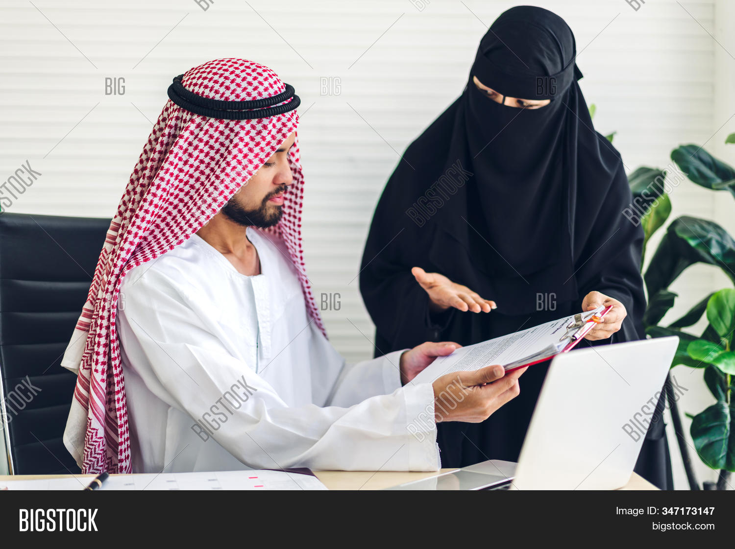 partnership,communication,executive,technology,computer,woman,support,statup,smiling,businessman,plan,project,successful,company,study,women,job,suit,happy,discussion,islam,corporate,people,team,business,arabic,two,confident,muslim,arab,adult,work,group,meeting,professional,laptop,office,finance,teamwork,partner,standing,portrait,manager,men,modern,arabian,talking,male,success,worker