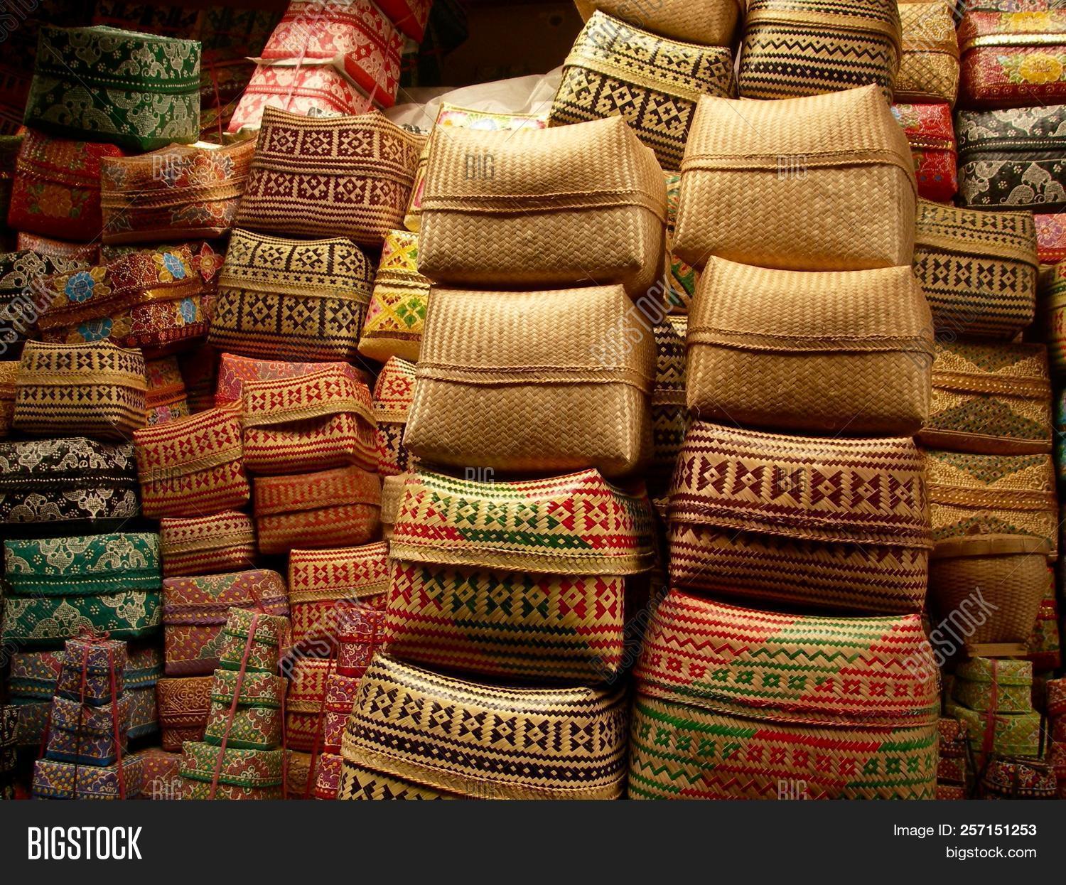 art,artisanal,asia,asian,bali,balinese,basket,bright,buddhist,carry,ceremony,colorful,craft,craftsman,culture,decor,decoration,design,ethnicity,exotic,faith,floral,flower,food,gift,green,handmade,indonesia,indonesian,market,natural,offering,oriental,religion,religious,ritual,sacred,spiritual,square,straw,summer,symbol,temple,tradition,traditional,travel,tropical,ubud,wicker,worship