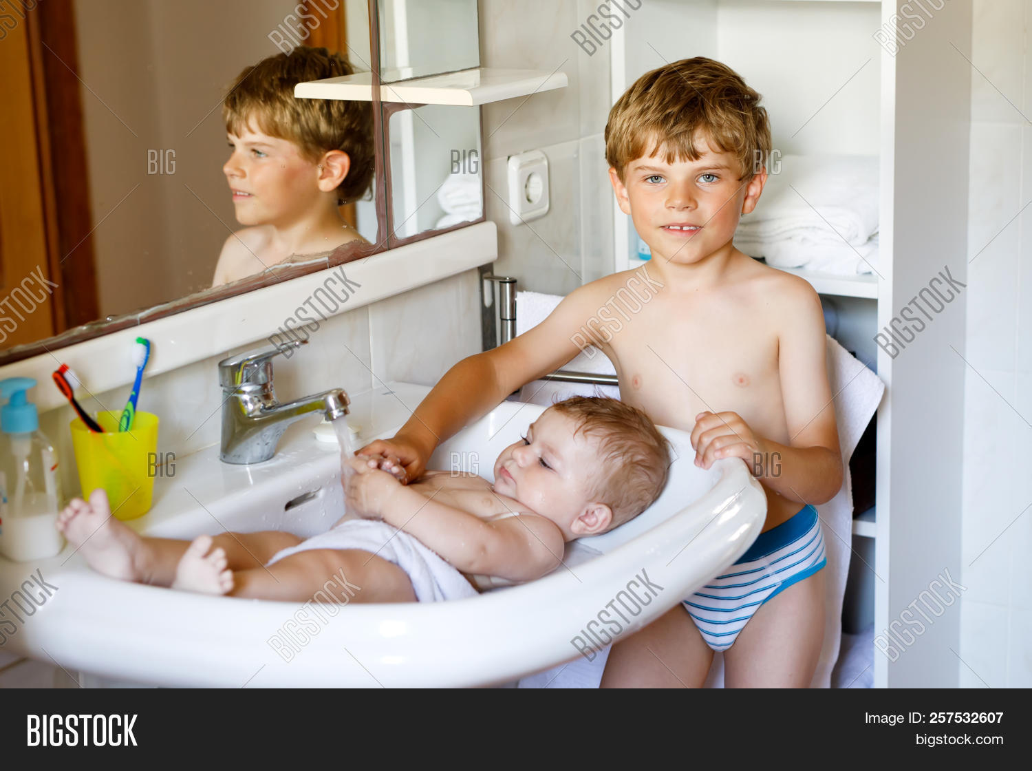 adorable,baby,bath,bathing,bathroom,bathtub,beautiful,boy,brother,bubble,cheerful,child,childhood,clean,cute,face,family,female,foam,fun,girl,happiness,happy,health,healthcare,healthy,helping,infant,kid,laughing,little,lovely,lying,person,shampoo,siblings,sister,small,smiling,soap,soapy,splash,splashing,swimming,tap,toddler,together,two,washing,water