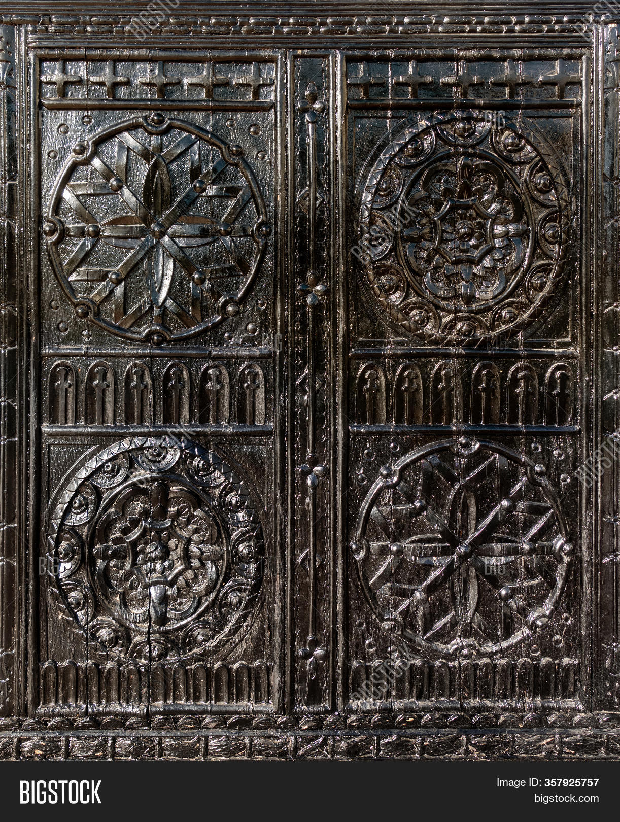 famous, 																					royal, 																					texture, 																					wooden, 																					ancient, 																					antique, 																					arabesque, 																					pattern, 																					art, 																					background, 																					bizarre, 																					brown, 																					carved, 																					wood, 																					carving, 																					chest, 																					drawers, 																					craft, 																					dark, 																					decoration, 																					design, 																					elegant, 																					furniture, 																					handmade, 																					interior, 																					jewellery, 																					box, 																					jewelry, 																					natural, 																					object, 																					old, 																					ornamental, 																					ornate, 																					panel, 																					table, 																					textured, 																					tracery, 																					varnished, 																					vintage, 																					white, 																					decor, 																					history, 																					tourism, 																					historic, 																					cathedral, 																					travel, 																					church, 																					building, 																					religion, 																					architecture
