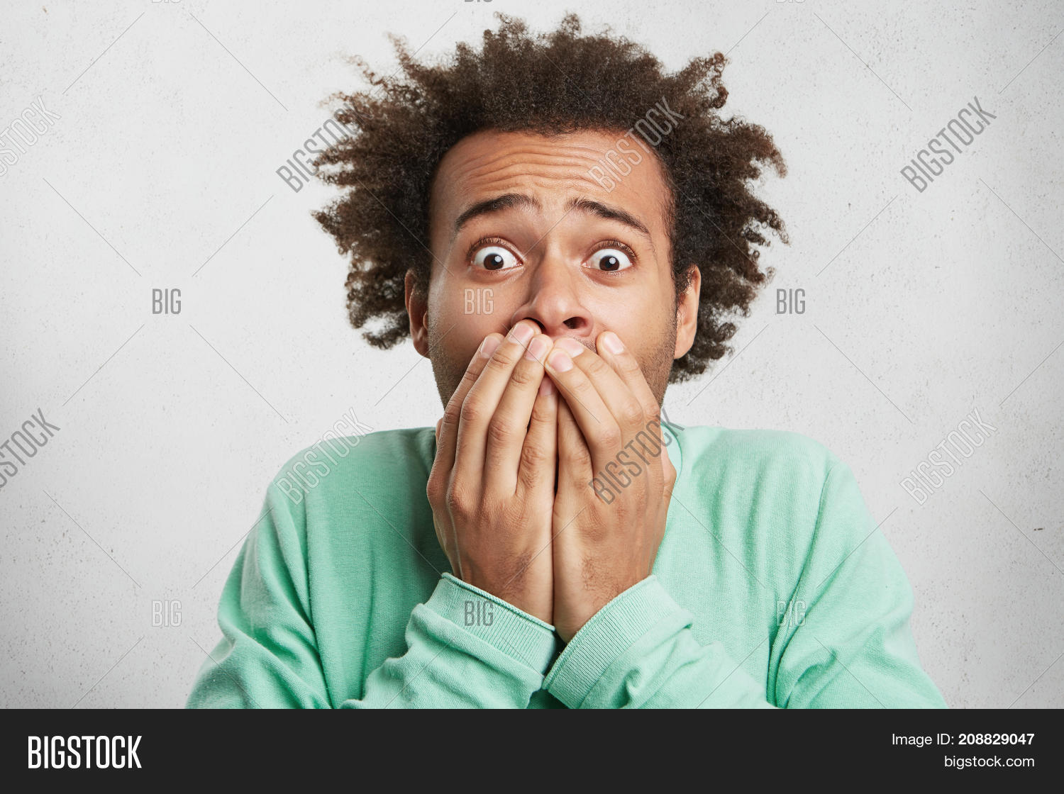 adult,afraid,african,afro,alarmed,amazed,amazement,american,astonished,attractive,awe,background,black,casual,content,emotion,ethnic,excited,expression,face,facial,fear,fearful,feelings,funny,guy,handsome,head,horrified,isolated,looking,male,man,model,mouth,nervous,one,panic,people,person,portrait,scared,scream,shock,stunned,surprise,terrified,unexpected,worried,young