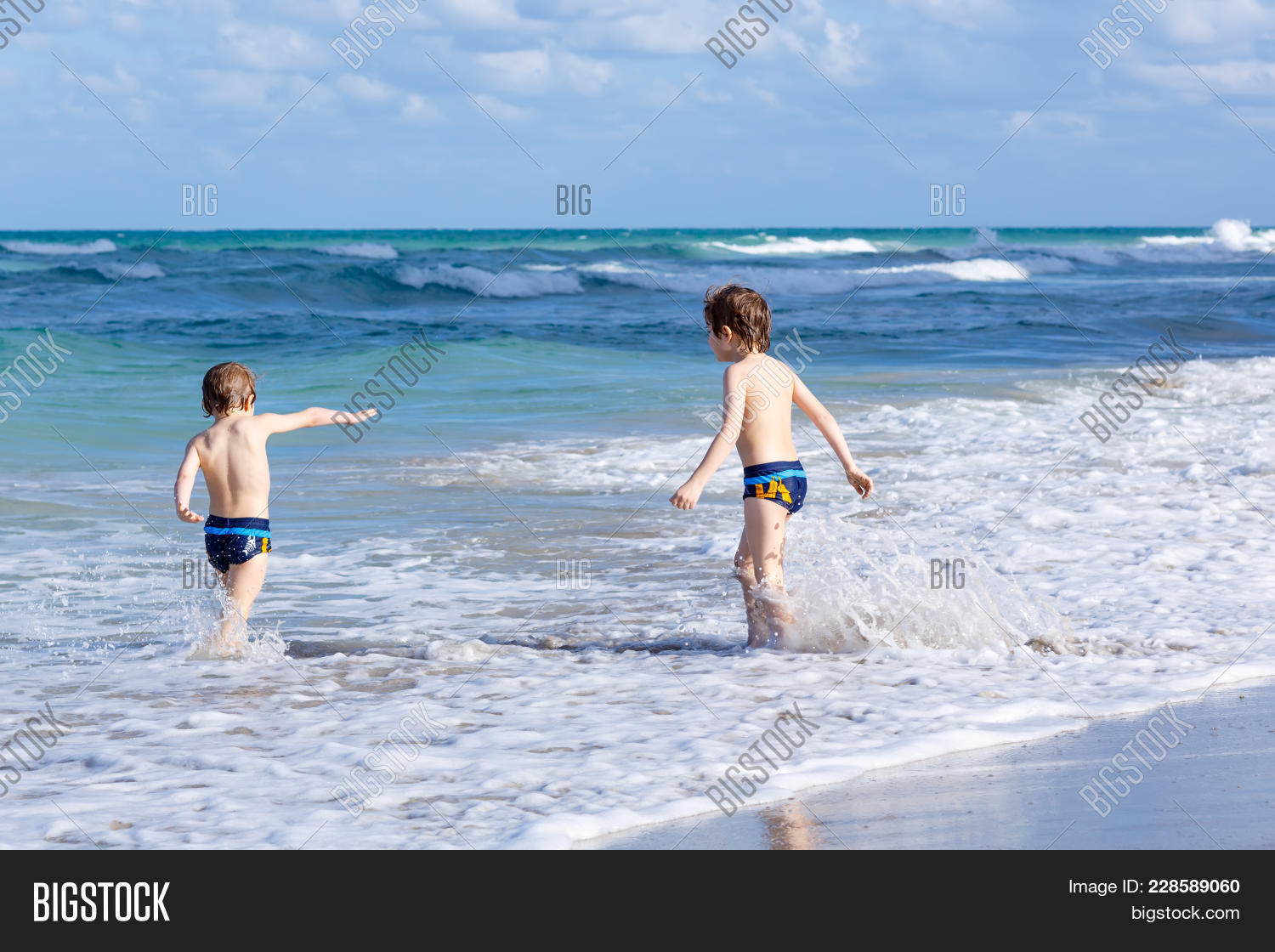 beach,boys,brothers,caucasian,child,childhood,children,coasline,coast,denmark,family,florida,friends,fun,funny,happiness,happy,having,hollywood,kids,male,mexico,miami,nature,northsea,ocean,outdoor,person,preschool,running,sand,sea,seaboard,shore,siblings,sky,summer,sunny,swimming,together,togetherness,travel,twins,two,usa,vacation,walking,water,waves,young