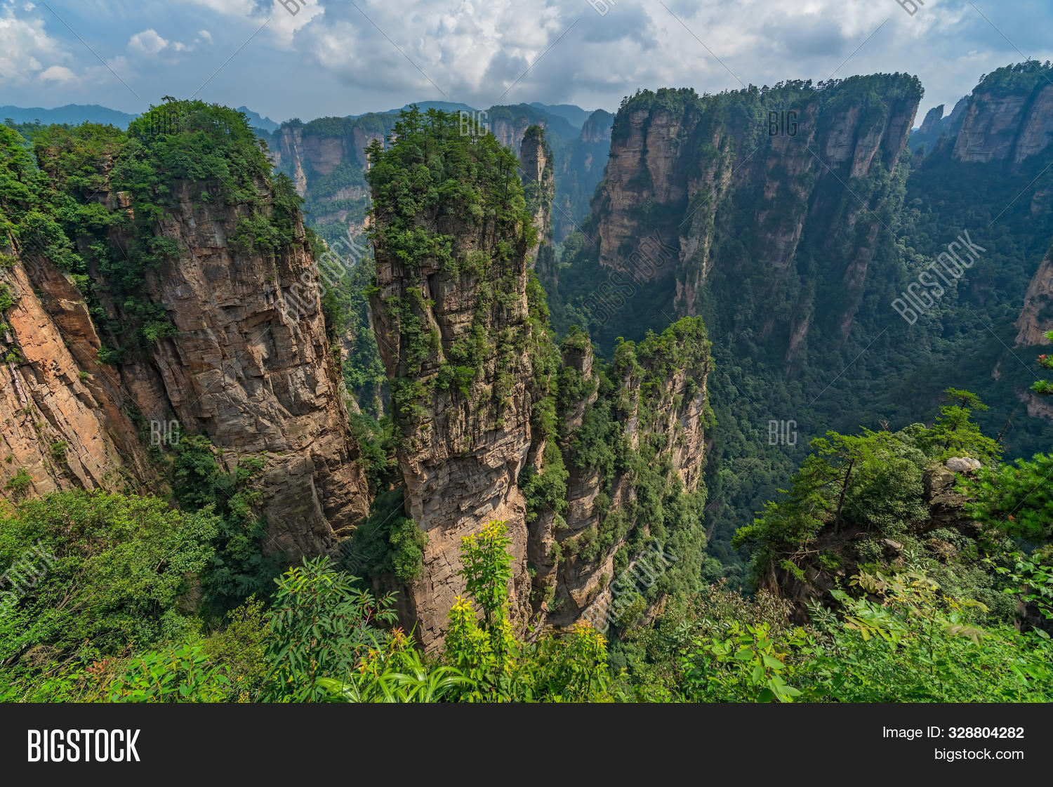 asia,asian,attraction,avatar,china,cliffs,columns,deep,enchanting,famous,forest,formation,geological,green,hallelujah,heaven,heritage,inspiring,karst,landscape,lookout,massive,mountain,nature,obelisk,panorama,panoramic,park,peaks,pillar,platform,rock,scenery,scenic,spot,stunning,summer,sunny,terrace,tianzi,travel,trees,valley,viewing,viewpoint,wulingyuan,zhangjiajie
