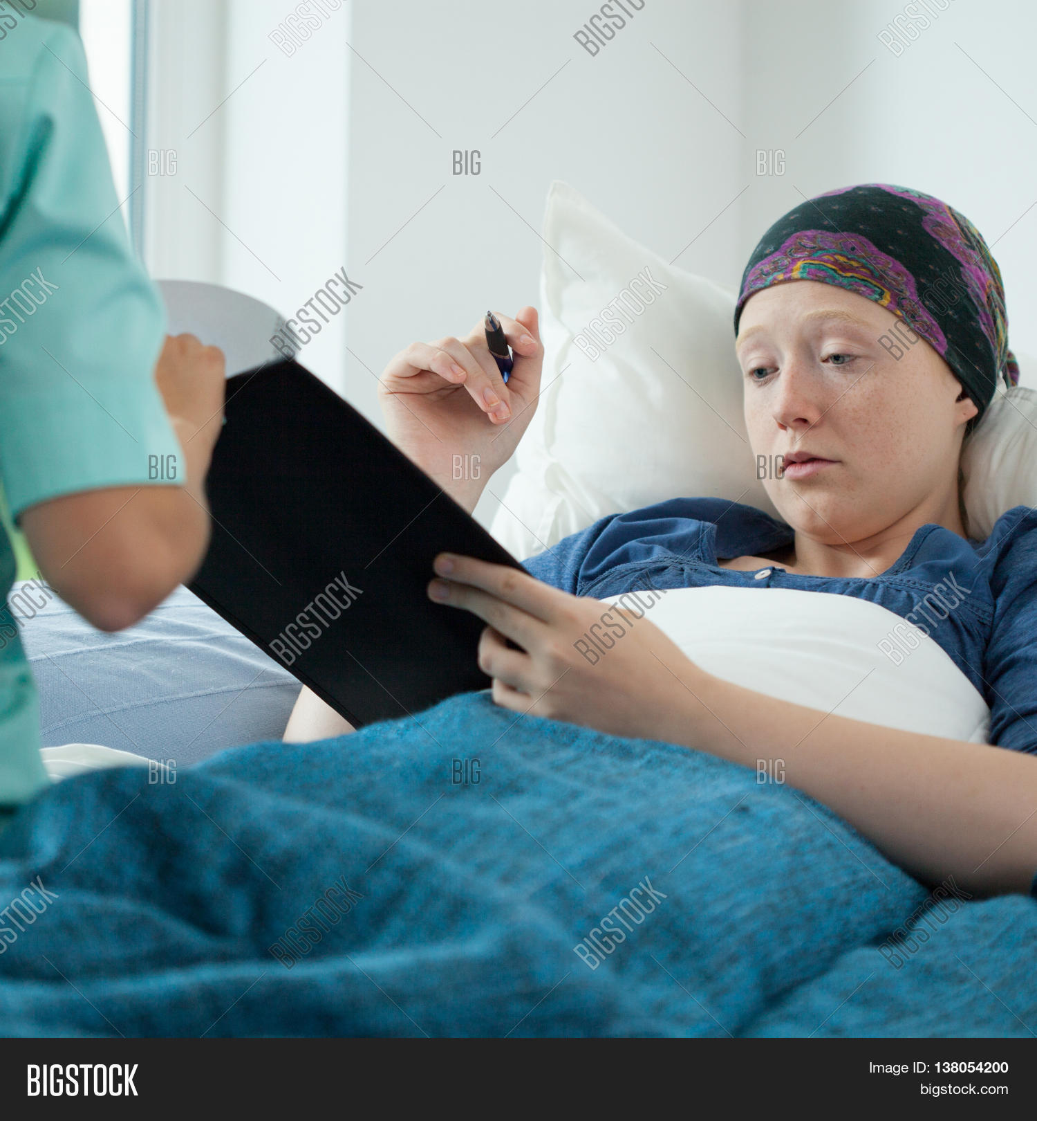 Cancer Woman Signing Documents Image Stock Photo 138054200