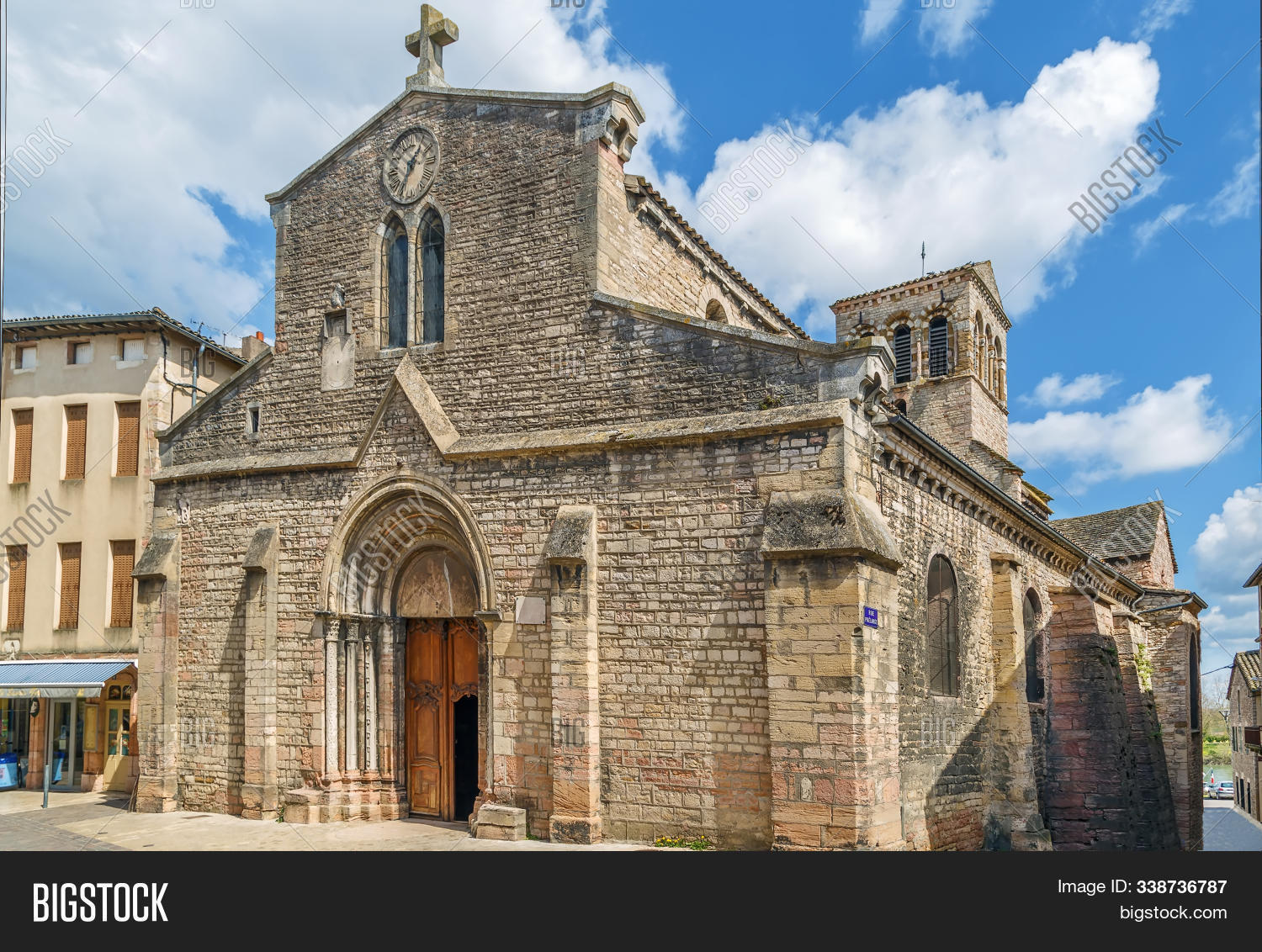 12th,Madeleine,Romanesque,ancient,architecture,bourgogne,building,burgundy,century,church,day,door,europe,exterior,facade,france,historic,history,landmark,old,religion,religious,saint,sky,stone,street,tourism,tournus,town,travel