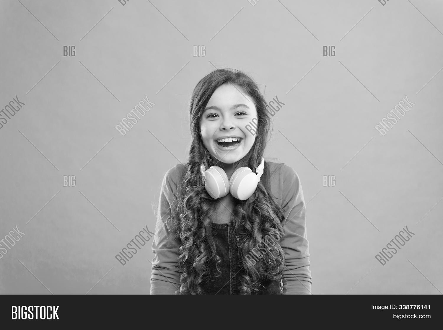 accessories,adorable,audio,background,blue,brunette,child,childhood,club,clubber,clubbing,dee-jay,deejay,disco,discoteque,dj,earphones,ebook,emotions,girl,hair,happy,headphones,kid,lifestyle,listen,listening,little,live,music,party,partying,perform,performance,performing,play,playing,radio,sing,singing,small,smile,smiling,song,sound