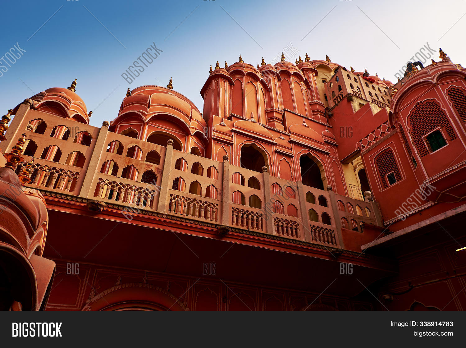 ancient,antique,architecture,asia,birds,building,castle,culture,delhi,facade,famous,fort,fortress,gate,heritage,history,india,indian,landmark,monument,mughal,old,orange,palace,tourism,travel,wall