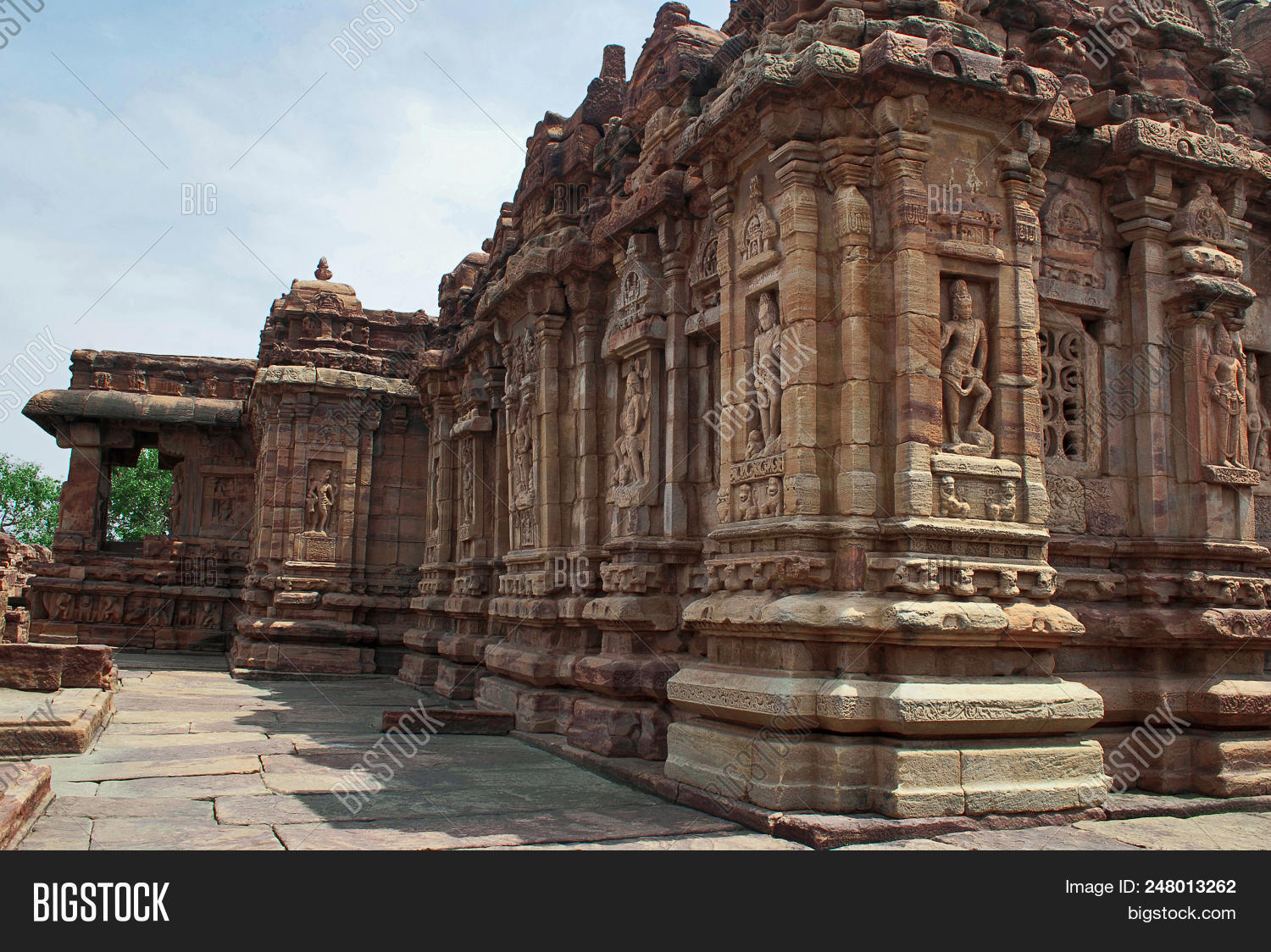 7-8,AD,Century,Temple,Virupaksha,adhisthana,ancient,archaeological,architecture,asia,bagalkot,base,building,built,carved,carvings,chalukyas,culture,design,destination,devkoshthas,discover,dravid,dravidian,explore,exterior,figures,hindu,hinduism,historic,historical,india,indian,karnataka,landscape,monument,pattadakal,relief,ruins,sculpture,shaiva,shiva,sites,stone,temples,tourist,unesco,vacation,vintage,walls